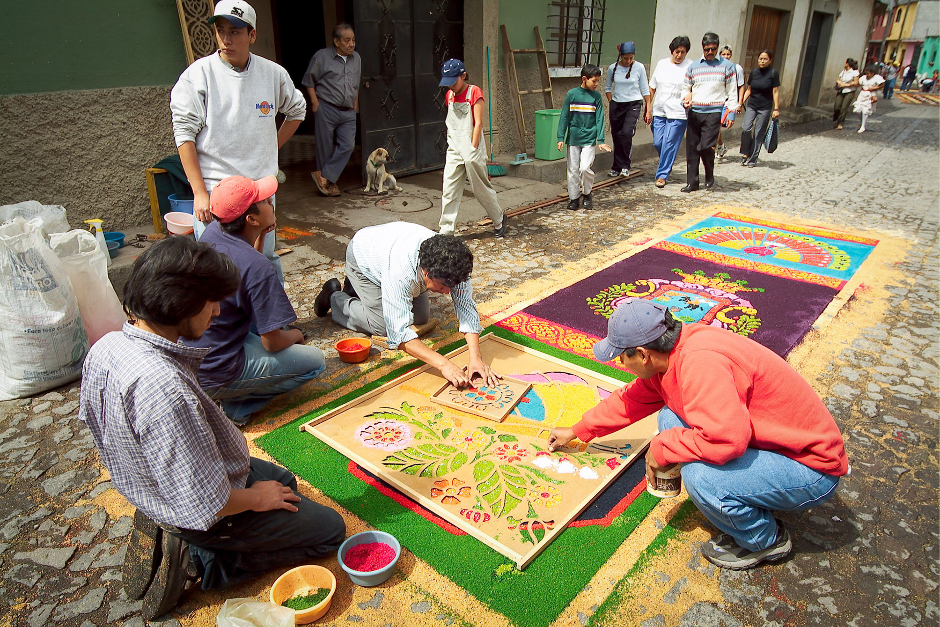 A Guatemalan family work in the preparation of a carpet made out of dyed sawdust in Santa Ana, Antigua Guatemala, 20 miles west Guatemala city,22nd March 2004. Sawdust carpets are a Guatemalan Catholic  easter tradition, carpets are laid down along the routes of the different processions celebrating lent and easter.(Photo/Carlos Lopez-Barillas)