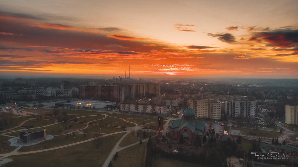 Parafia bł. Karoliny w Tychach o wschodzie słońca