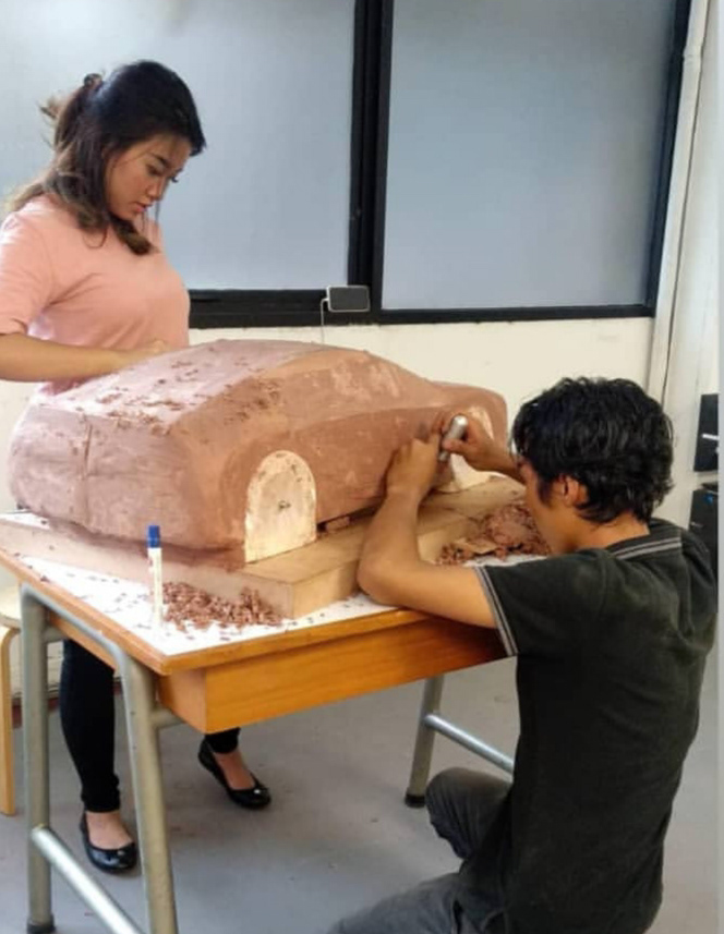 Attaching clay & First sculpting process to make car silhouette