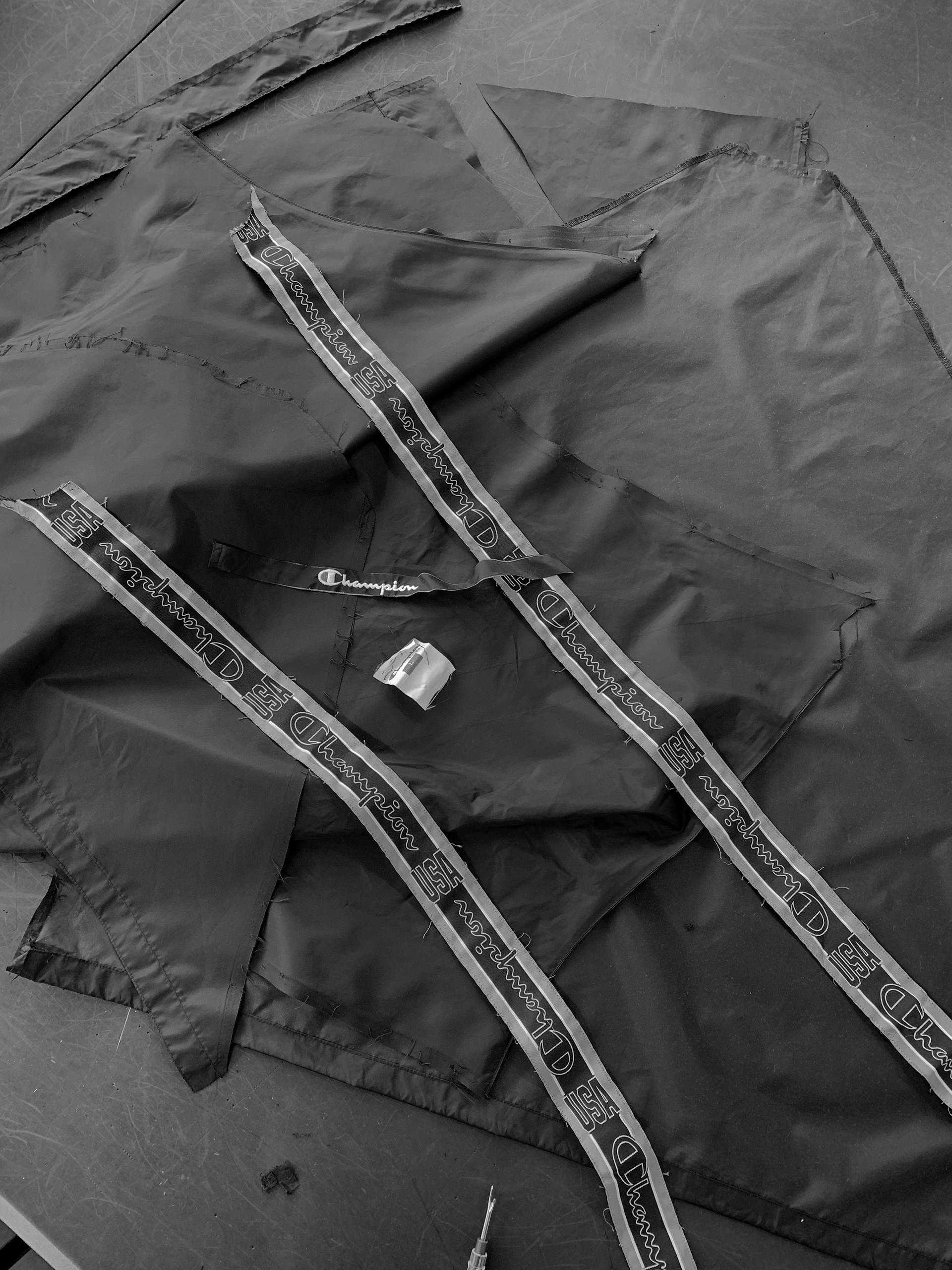 GARMETN/1 TRANSOFRMATION INTO TRACKPANTS