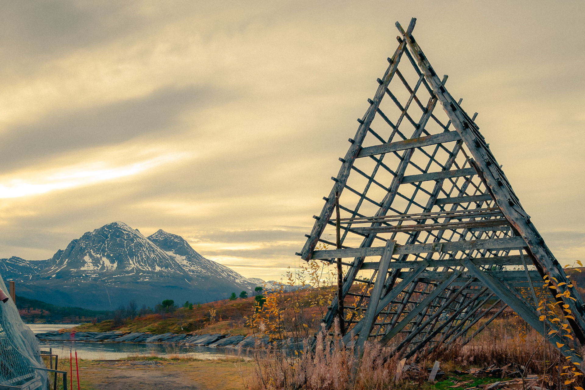 The hjell stand tall, echoing the rugged lines of Norway’s mountains. These cod drying racks, essential for preserving stockfish, have long sustained communities, shaping Norway’s history and economy. Their striking lines, blending seamlessly into the landscape, have captivated the imagination of landscape photographers, where tradition and nature meet on the wild horizon.