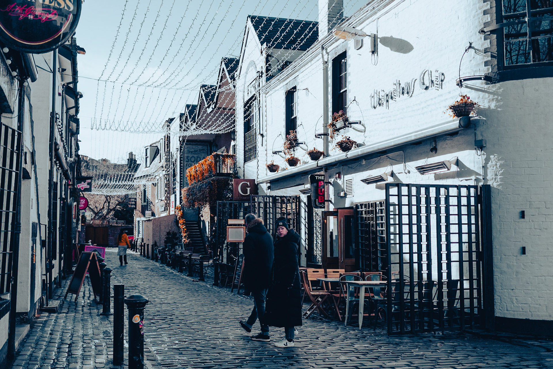 The entrance of Ashton Lane, looking over at the Chip bar.
