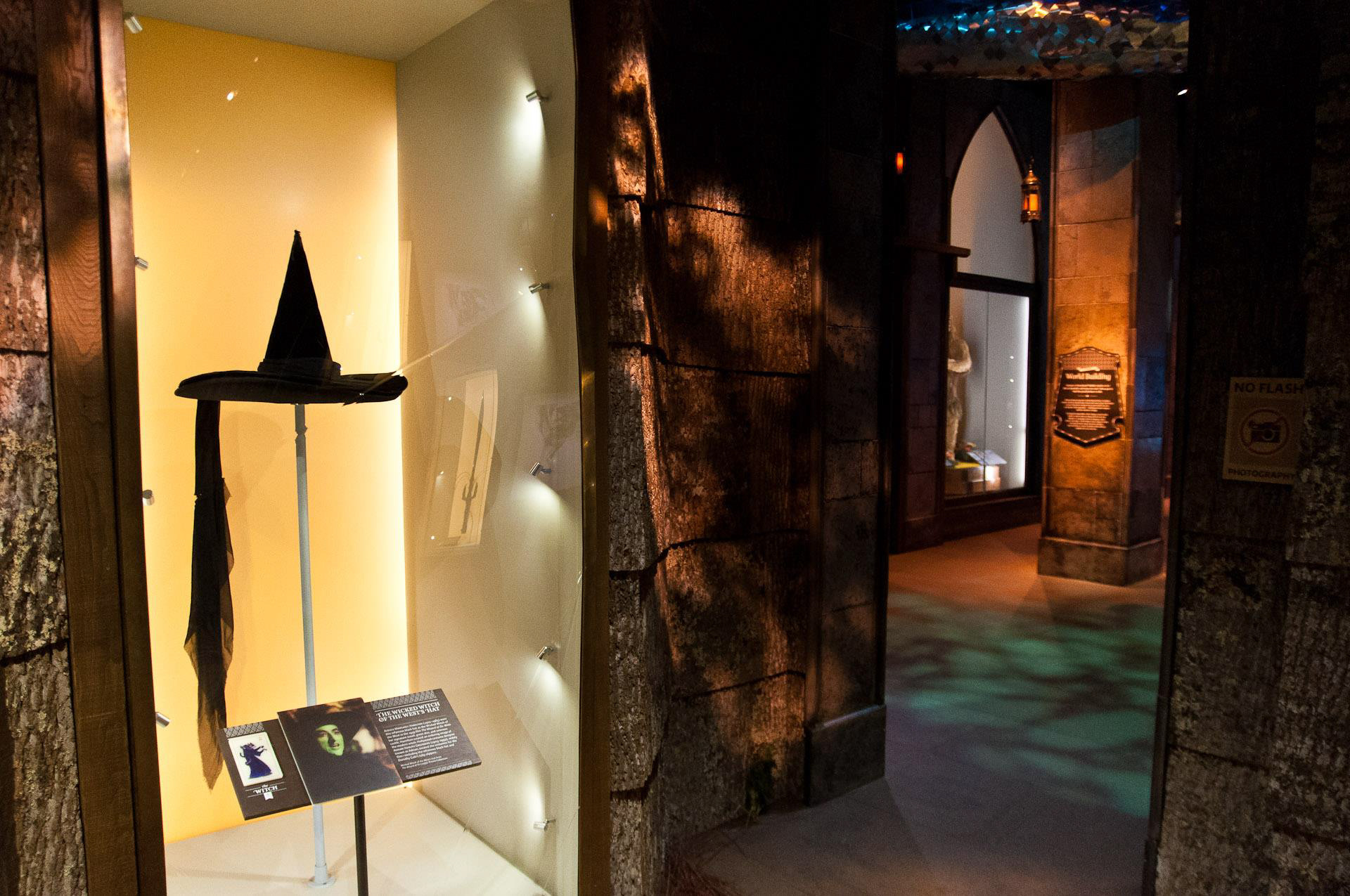 WIZARD OF OZ: ENTRANCE GALLERY