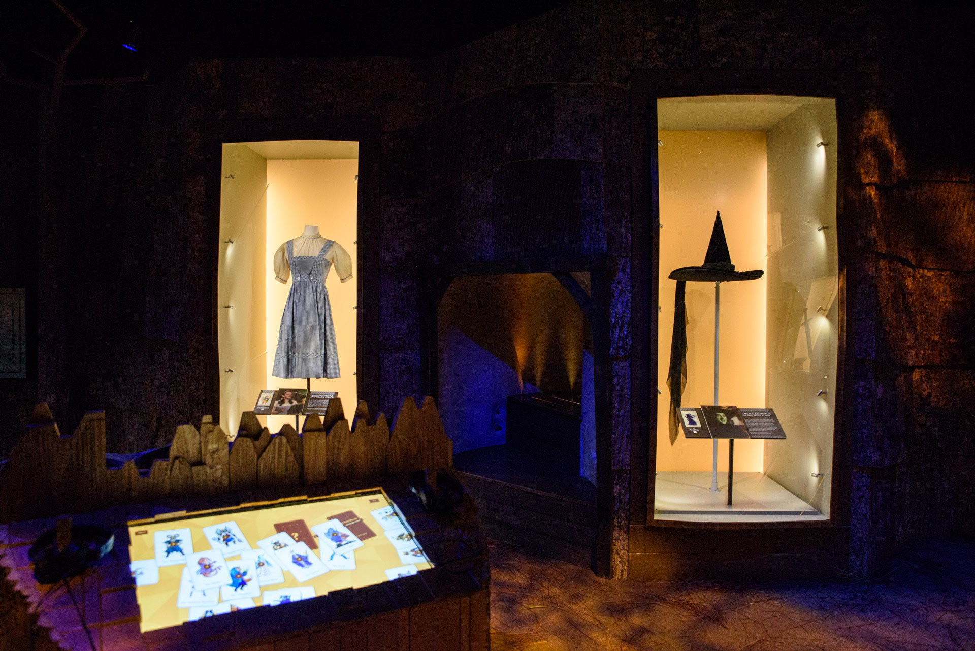 ENTRANCE GALLERY