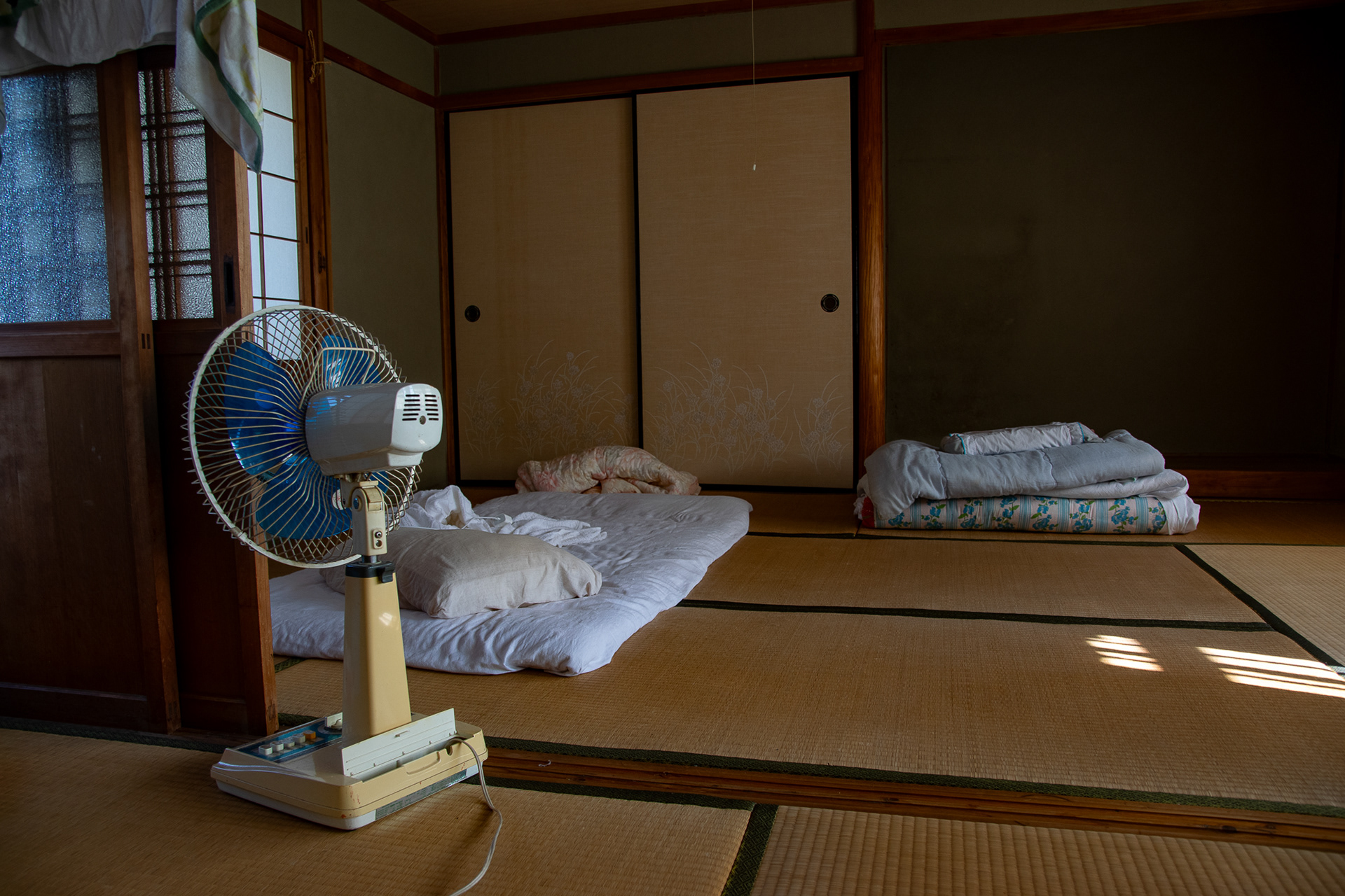 At my father’s family home, they sleep on ”FUTON" laid out on tatami mats instead of beds.