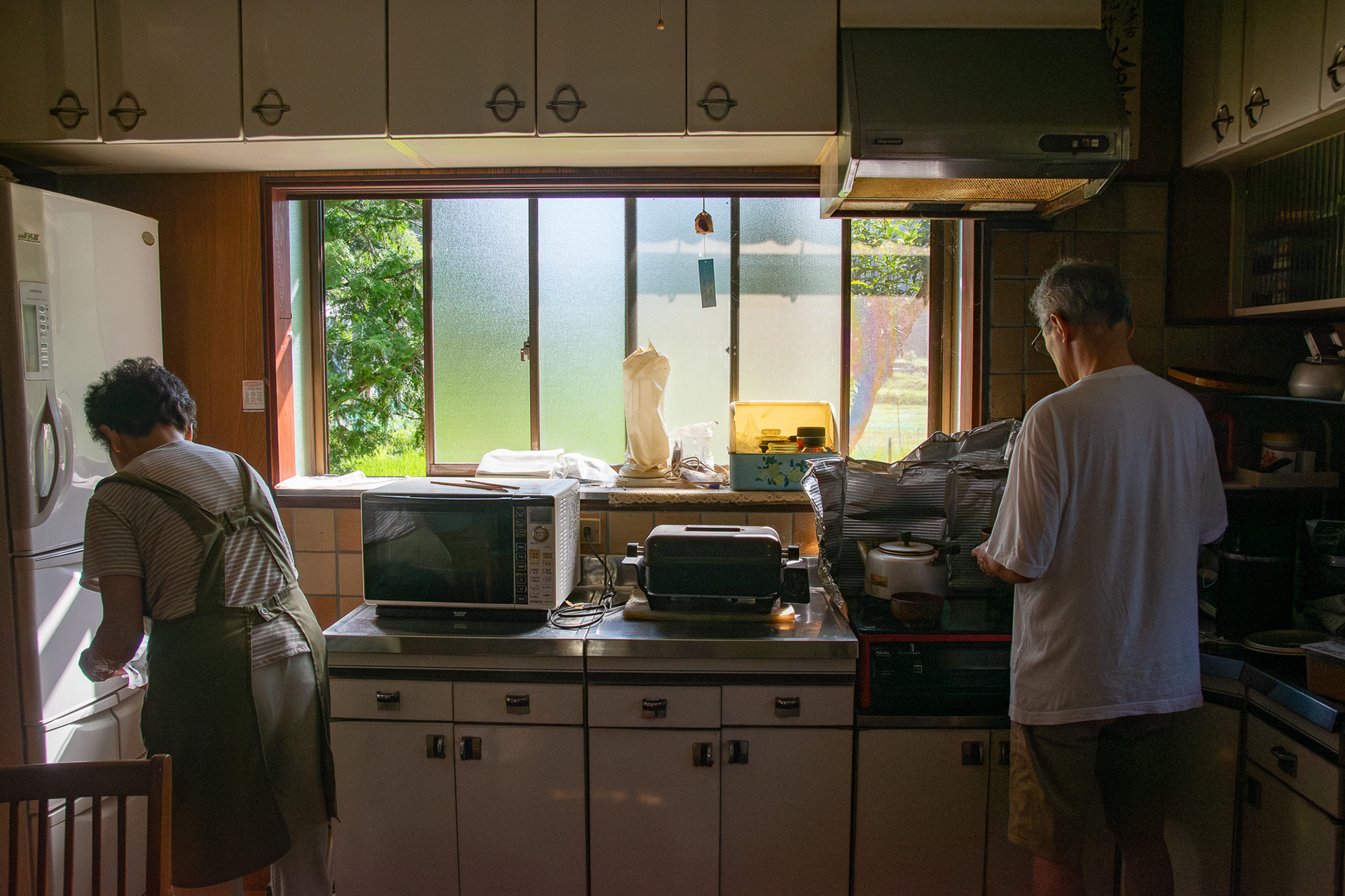 My grandmother and my father are preparing breakfast.
