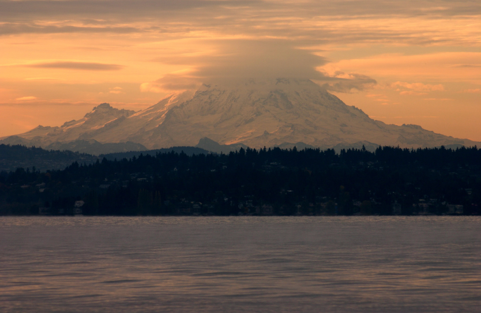 Mt Ranier over Lake Washington at dawn - Kirkland, WA