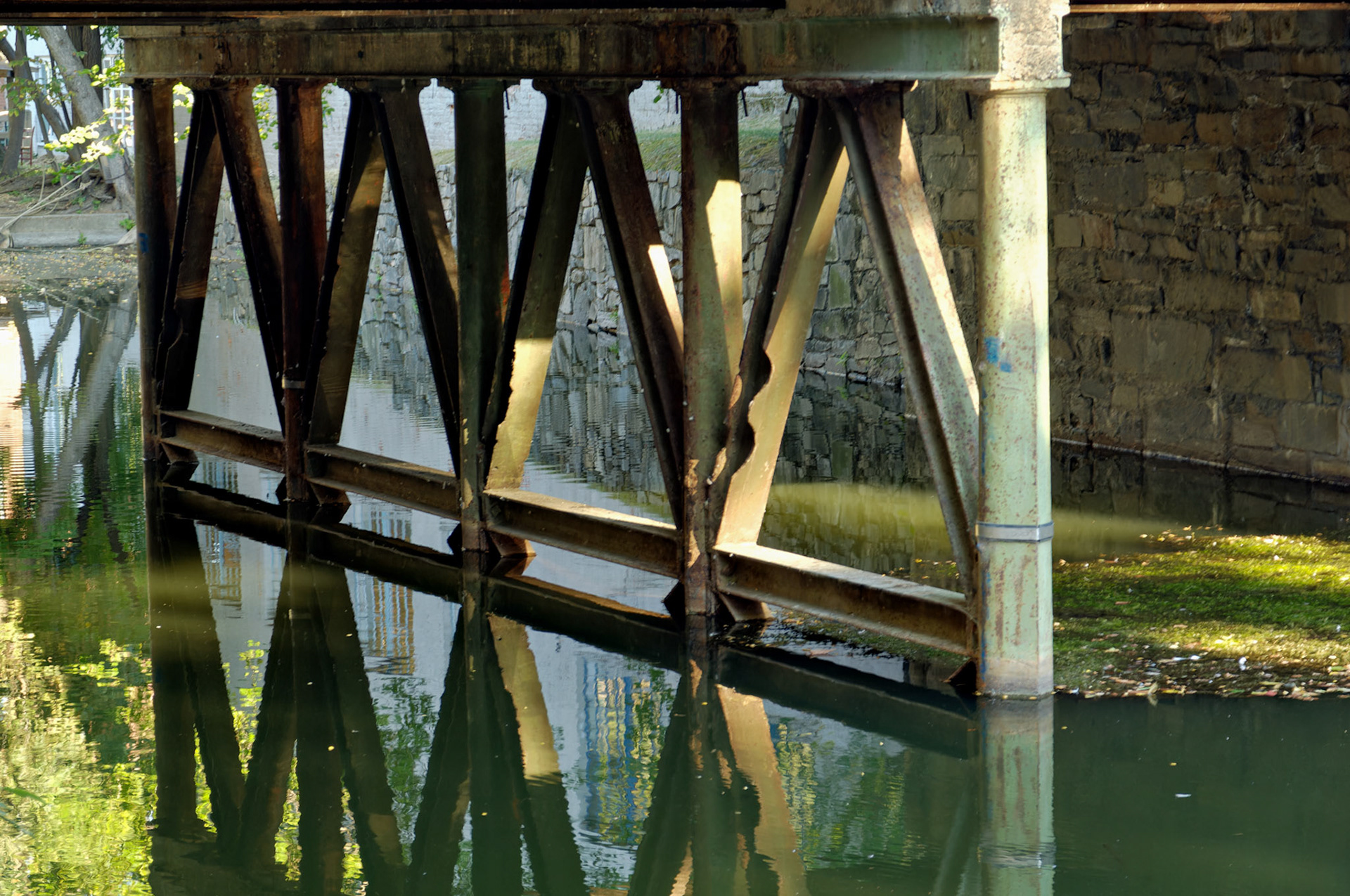 DC_20050913_0057_PS.dng