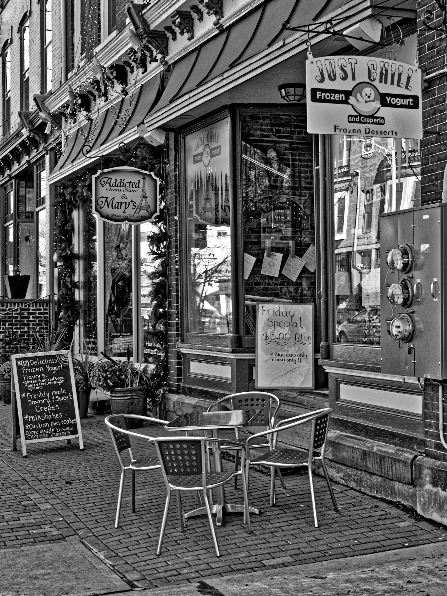 Black &amp; White 00022