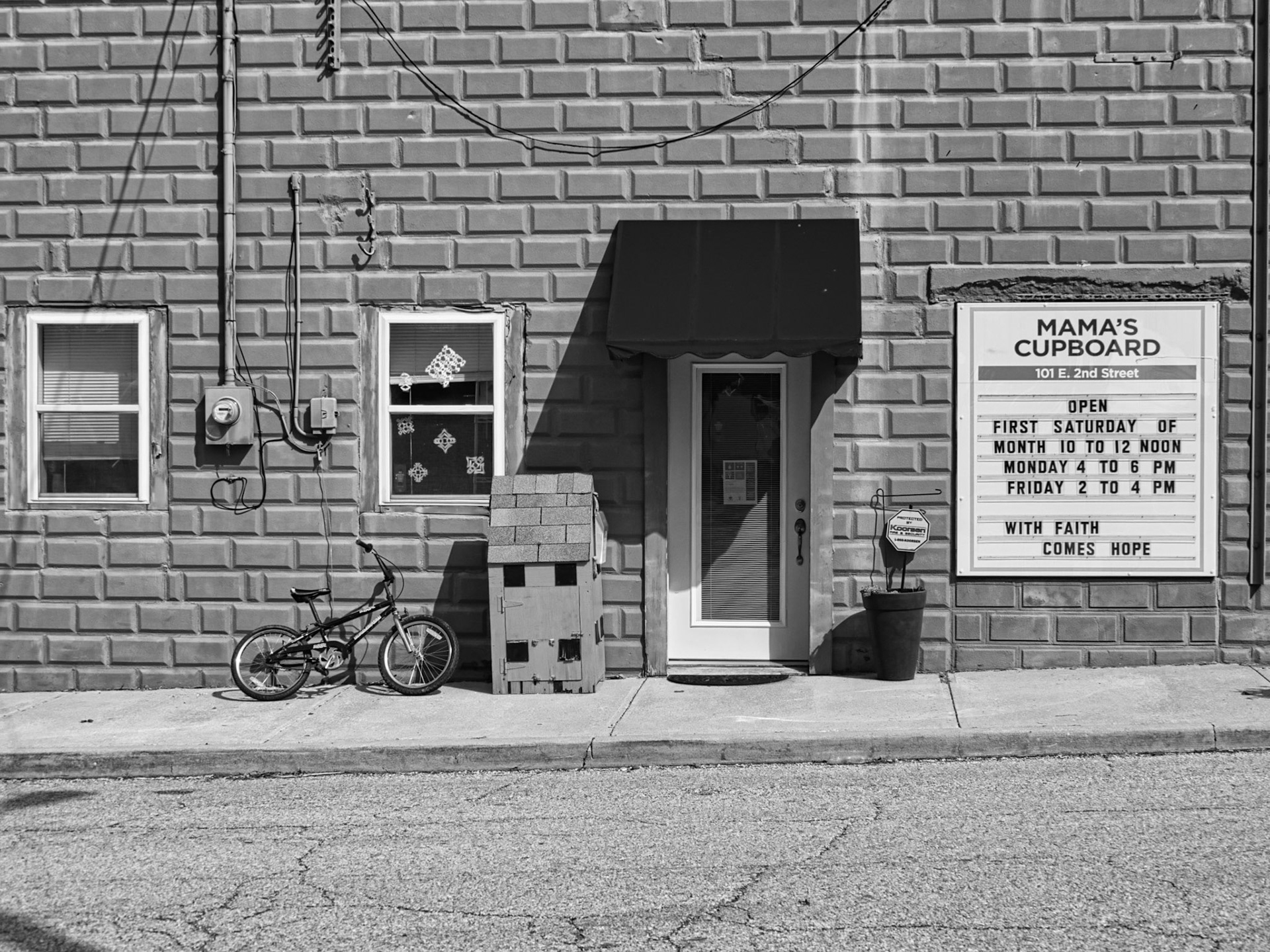 Black &amp; White 00253