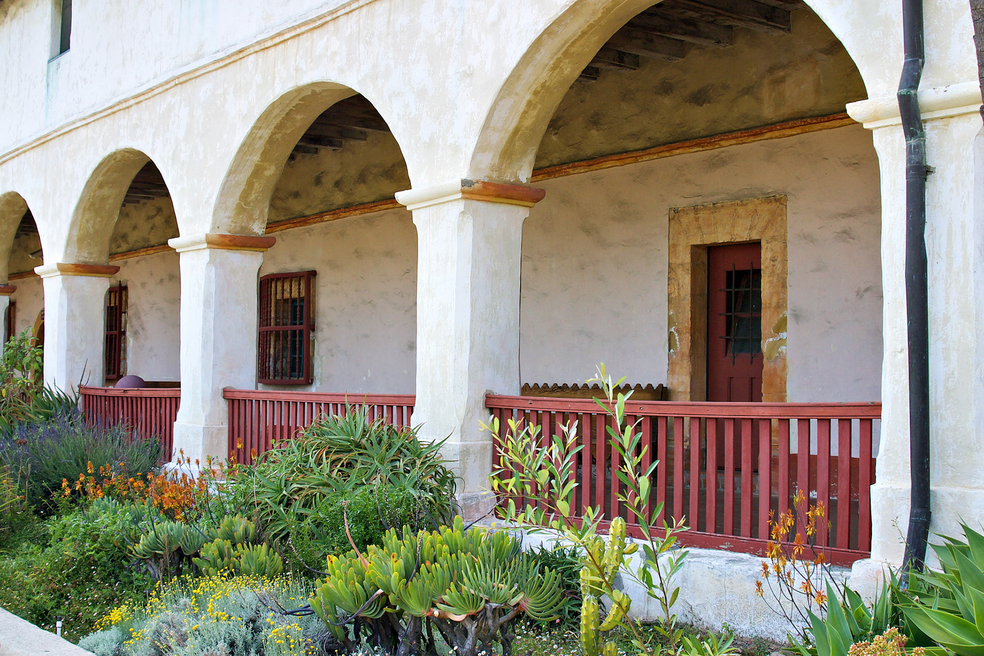 CA_Missions_20030515_0046_PS.dng