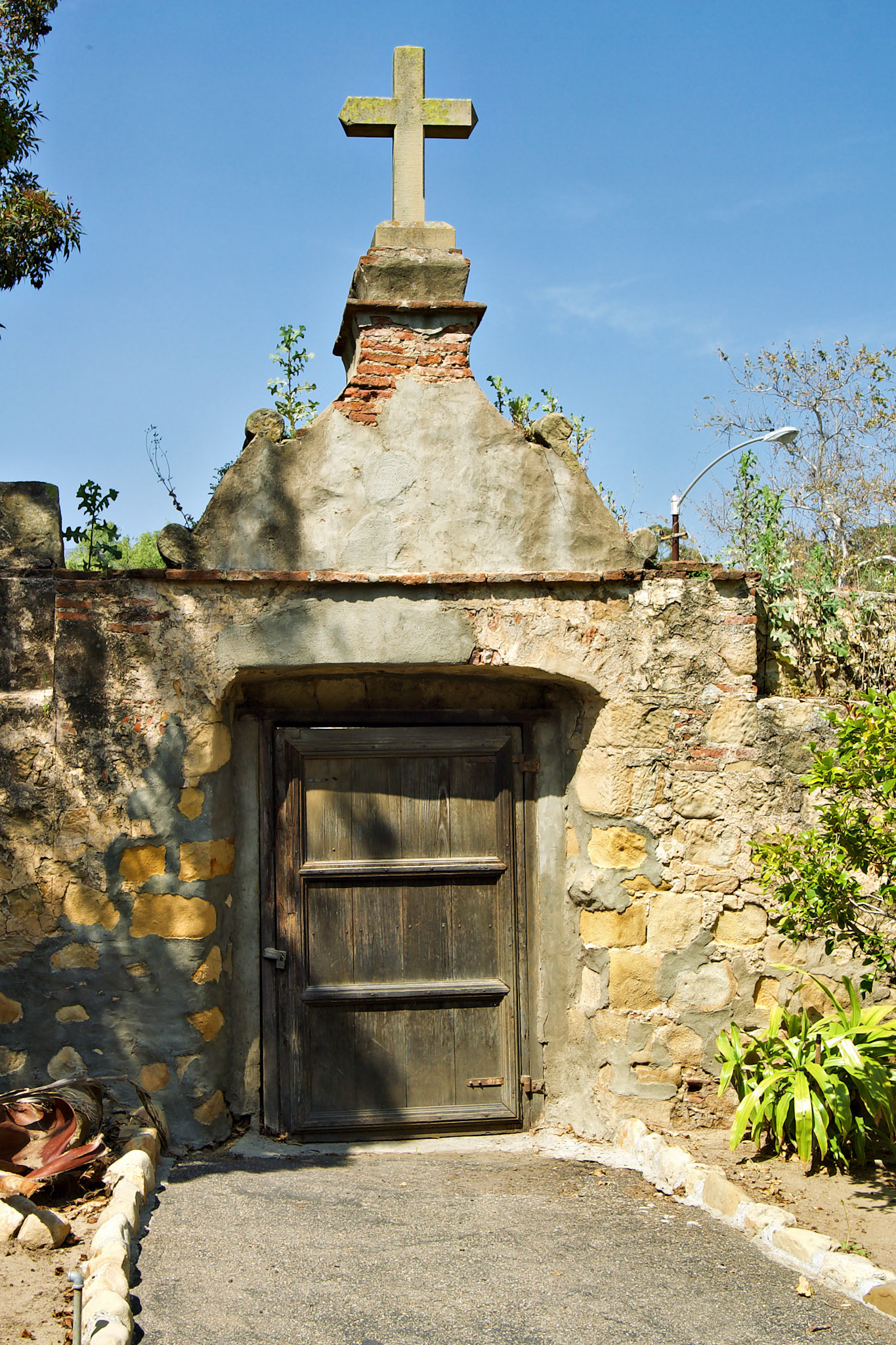 CA_Missions_20030515_0038_PS.dng