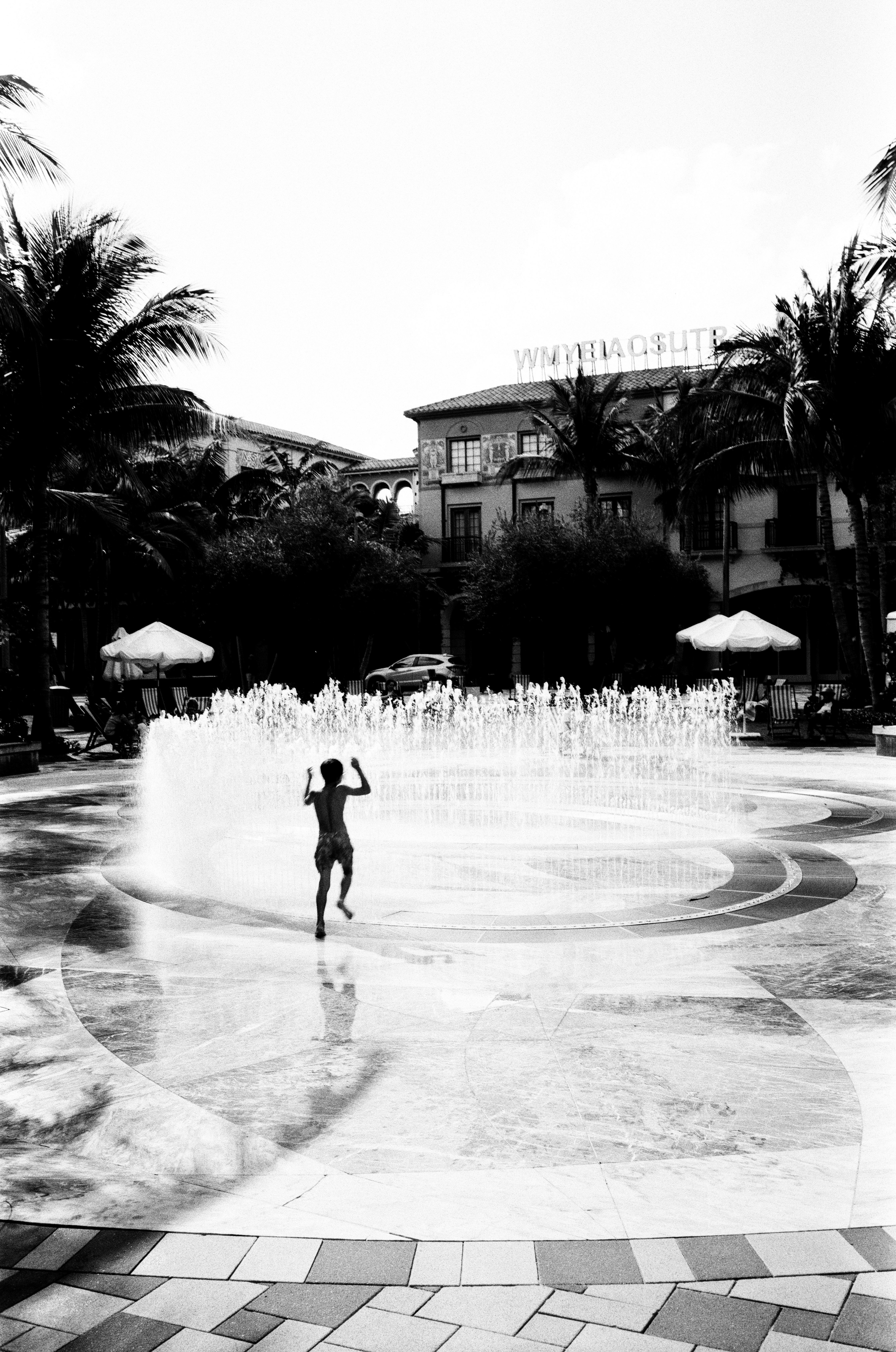 Leica M2, Zeiss 35mm f/2.8, Ilford Delta 100