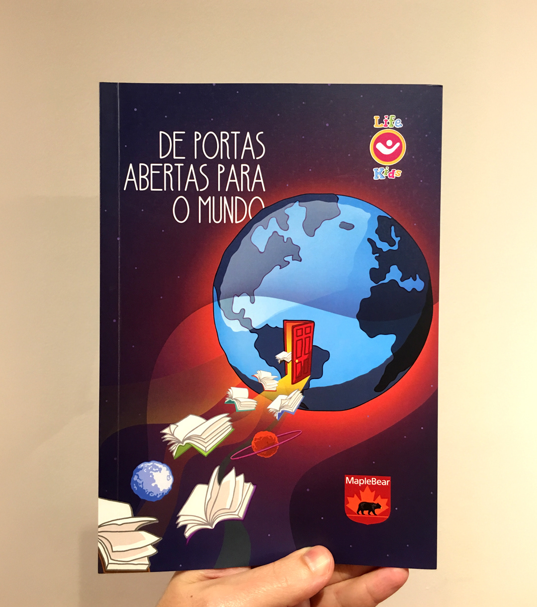 Livro Infantil  - De portas abertas para o mundo