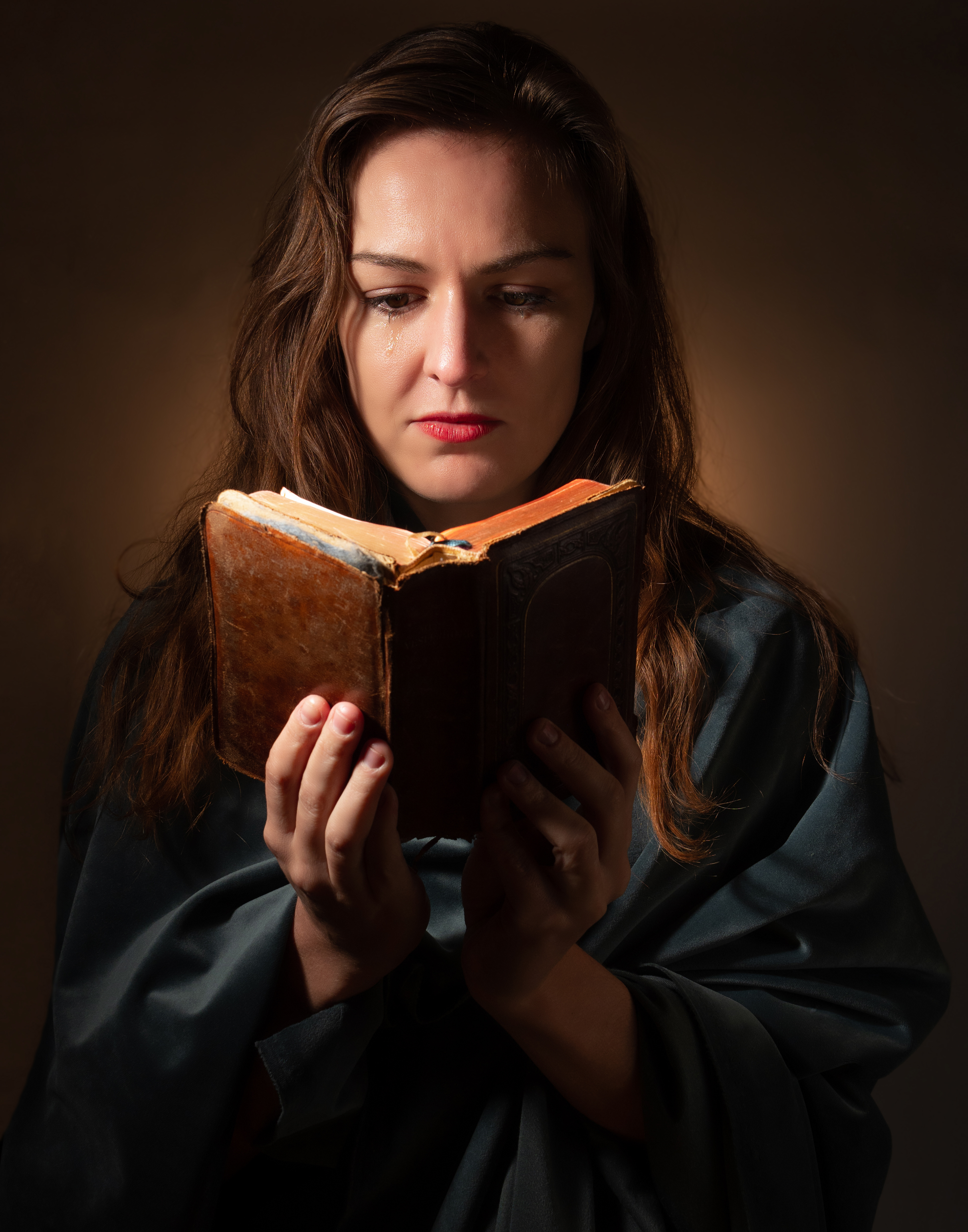 Tales by Light, een creatief studioportret gemaakt door #FotovanDaan. Uw fotograaf voor de regio Eindhoven en omstreken.