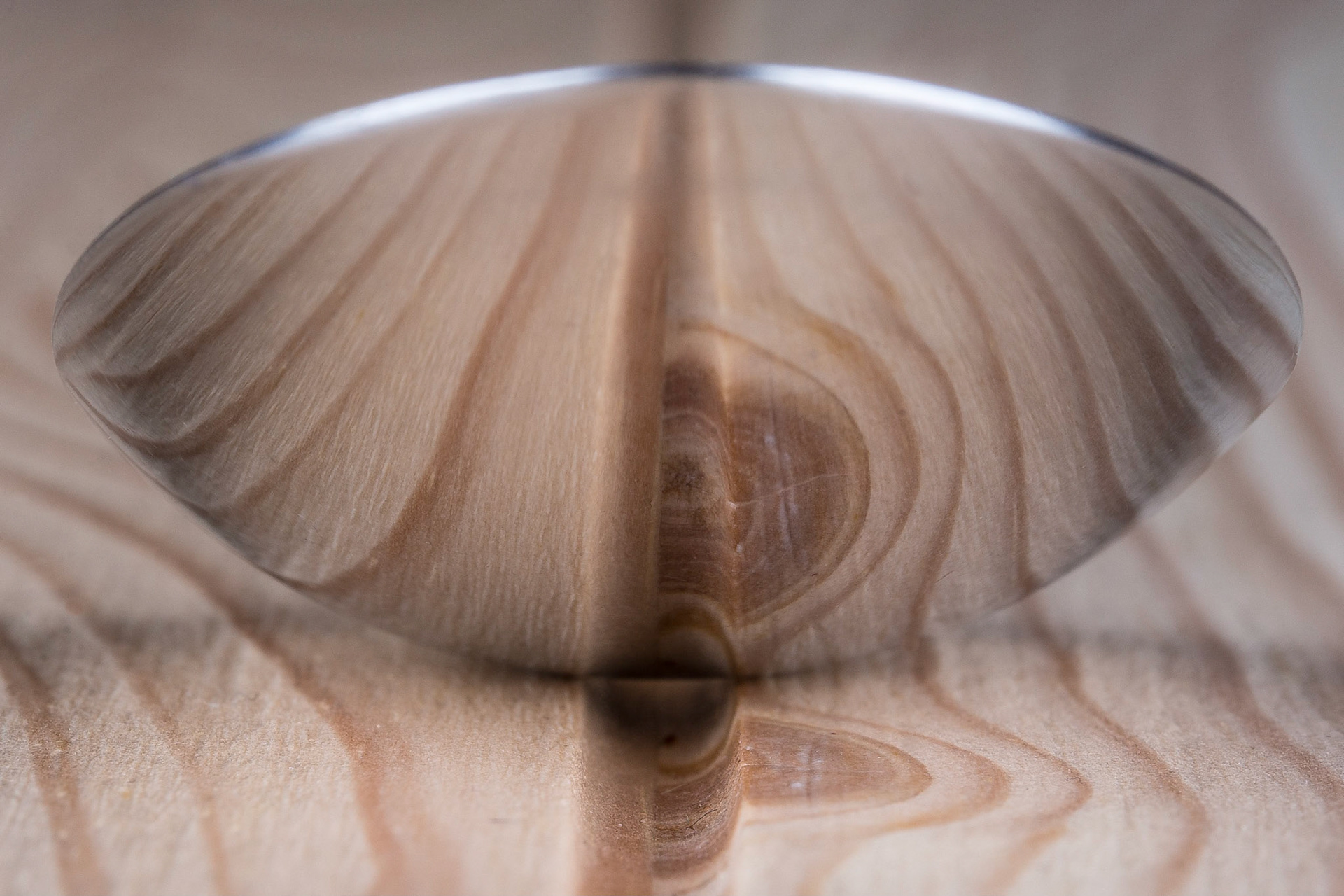 It's spoon time again :D You may remember my little project from last year... I never gave up the idea to go on with my little series.



Strobist info: I used two 80cm x 80cm softboxes with two YN560III (triggered by a YN560TX). Each of them was positioned on one side.