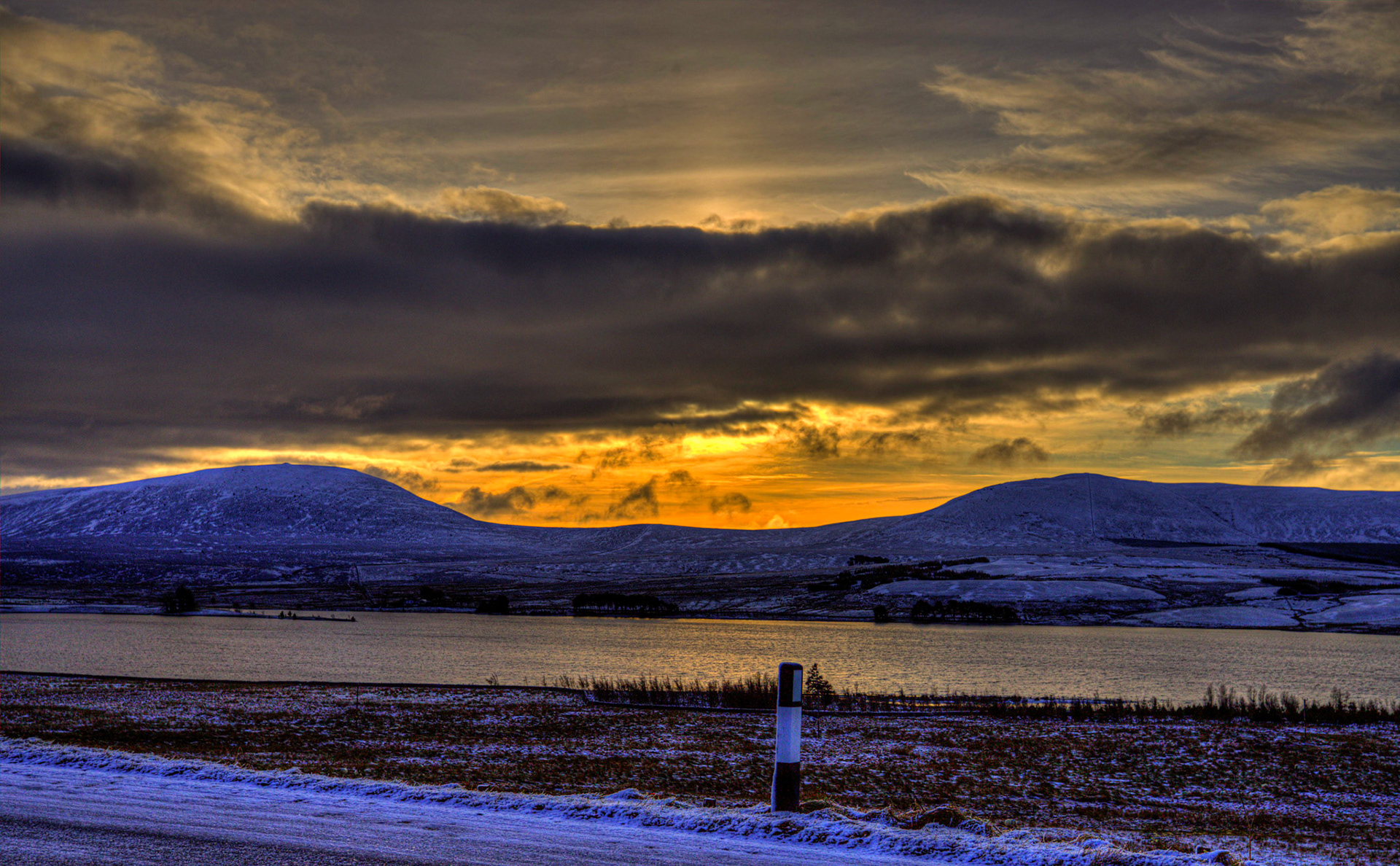Harperrig Reservoir 30 January 2021 Please see my other photos at JamesPDeans.co.uk