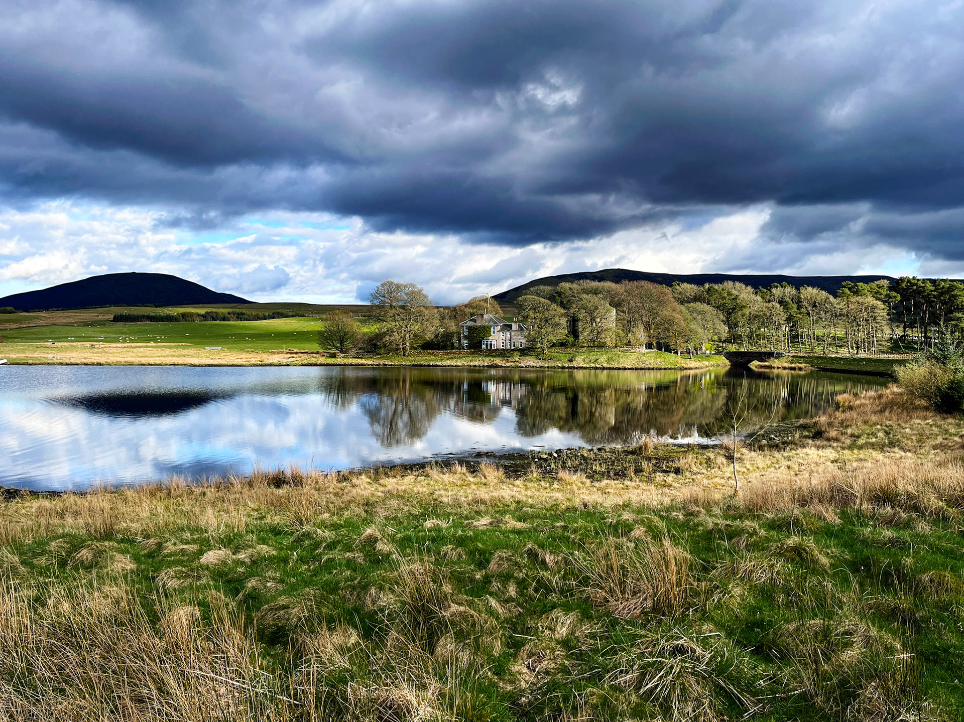 Harperrig Reservoir 22 April 2024