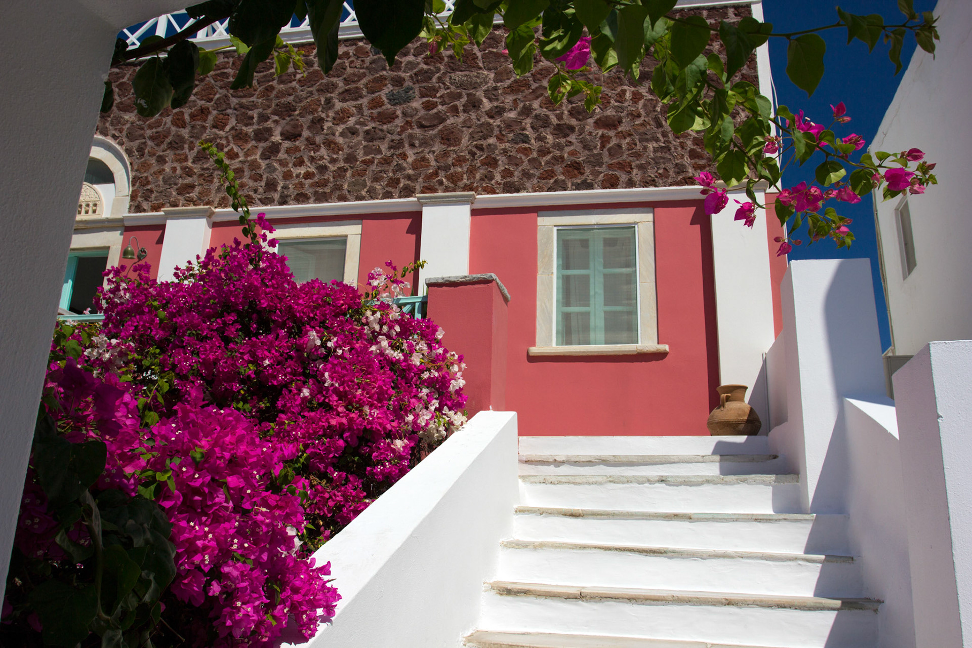 Santorini is a very busy island by day, when there are so many cruise ships in. You really have to seek out quiet bits to get a Photograph with no random humans in it.