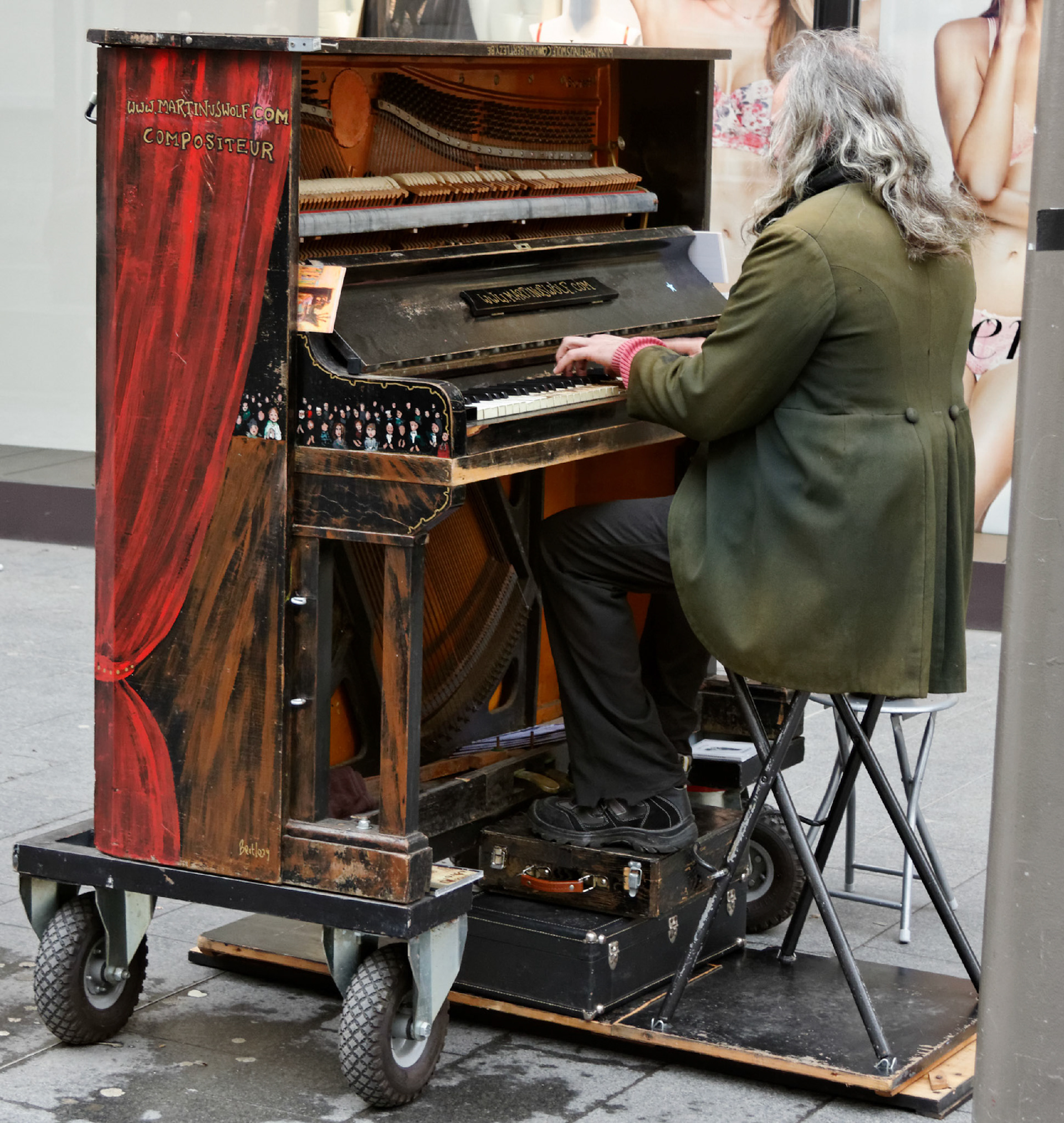 The quality of street music in Antwerp is amazing. One band had a guy playing the spoons, and he was amazing. One square had an amazing violinist.