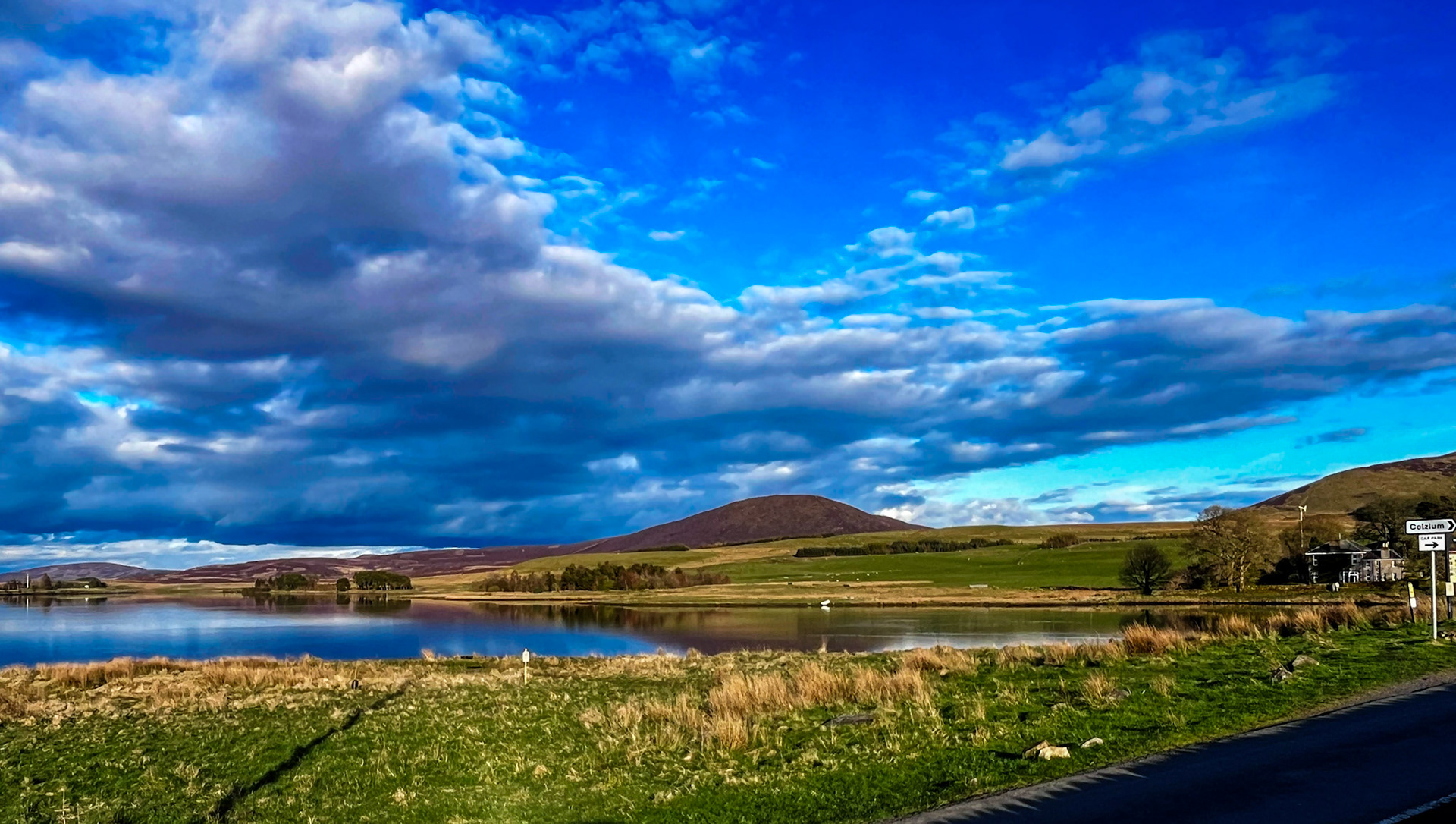 Harperrig Reservoir 22 April 2024