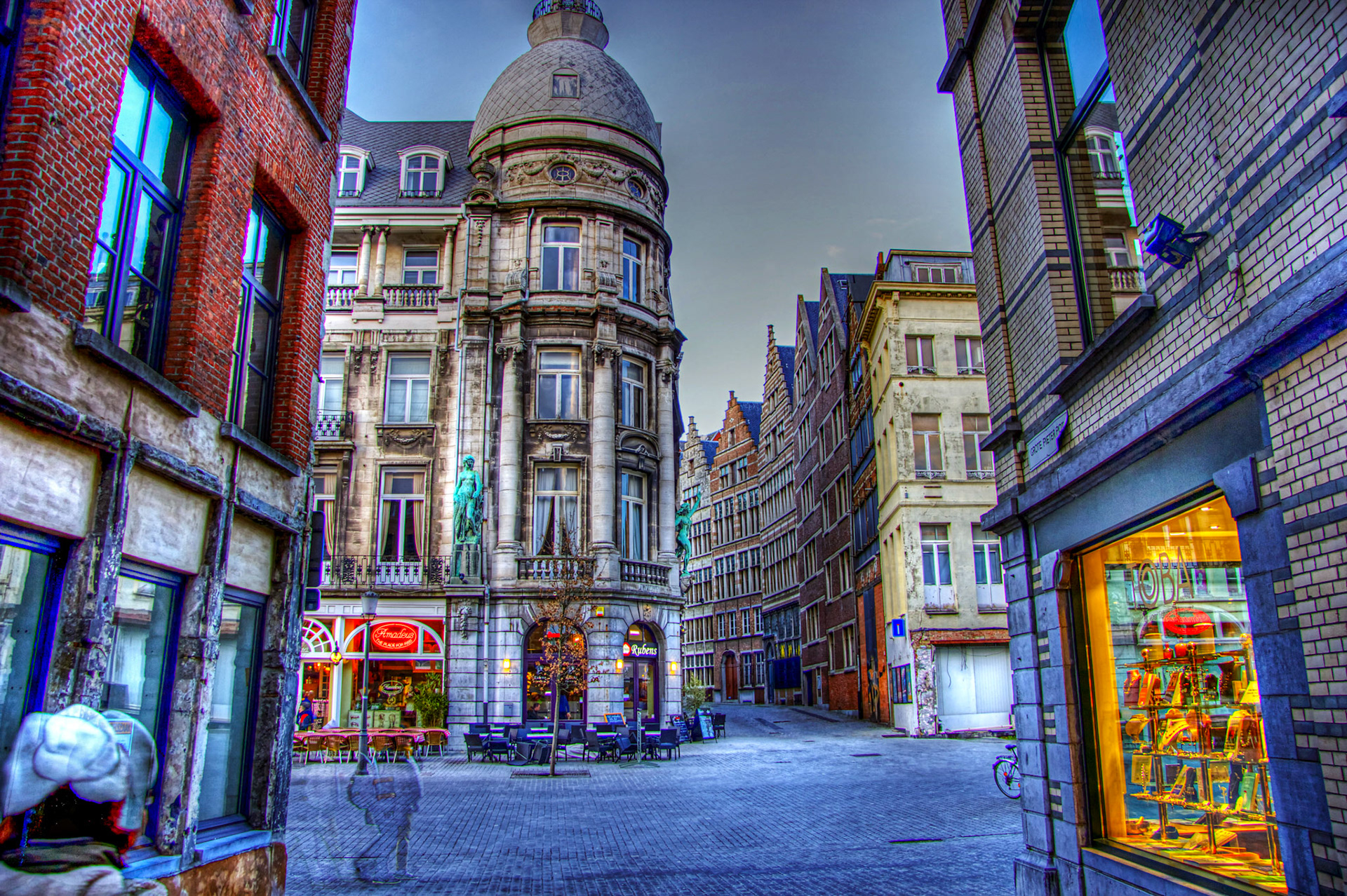 AntwerpPlease see my other Photographs at: http://www.jamespdeans.co.uk/