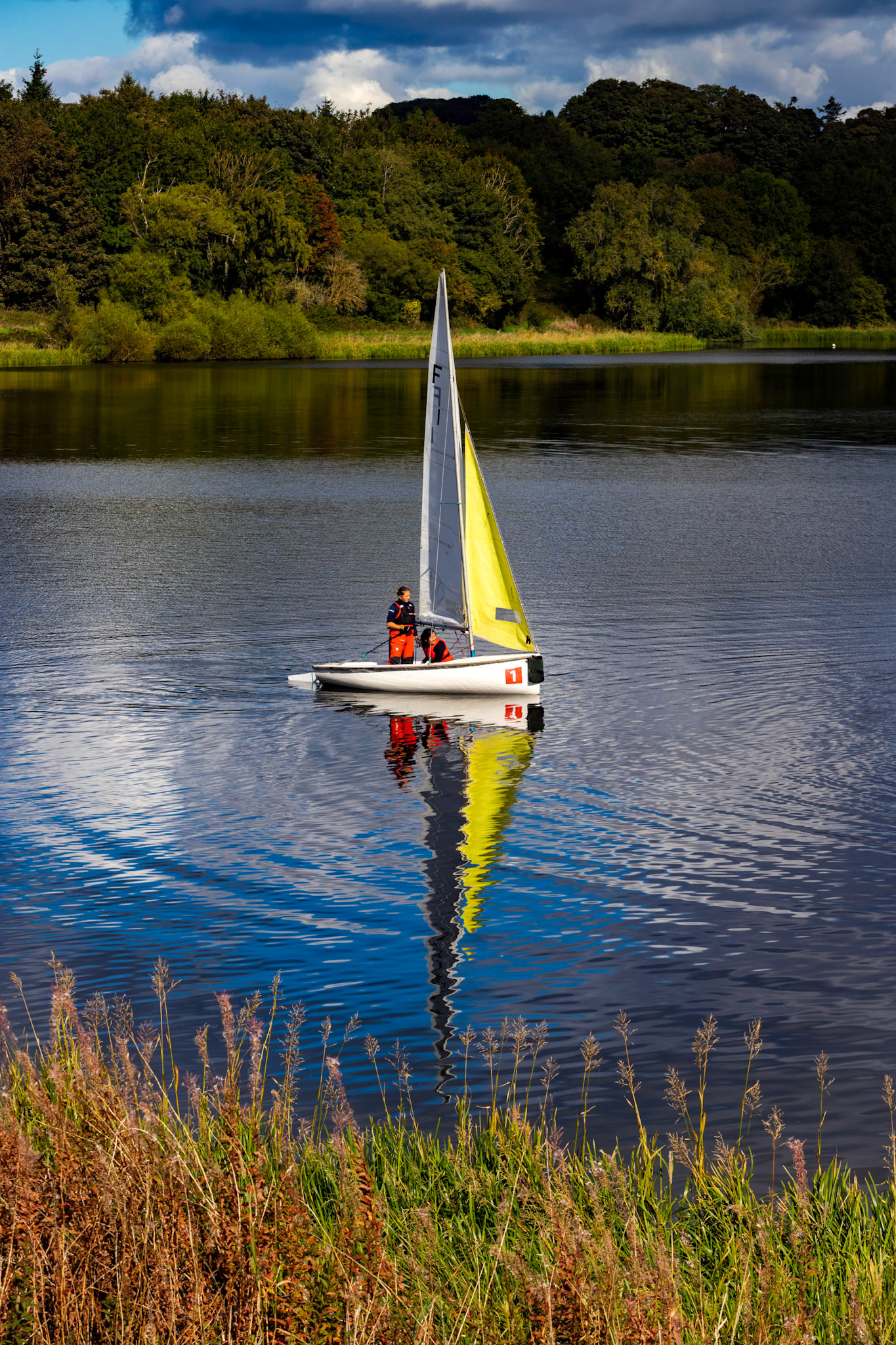 Sailing on Linlithgow Loch, with Reflections - 24 September 2022