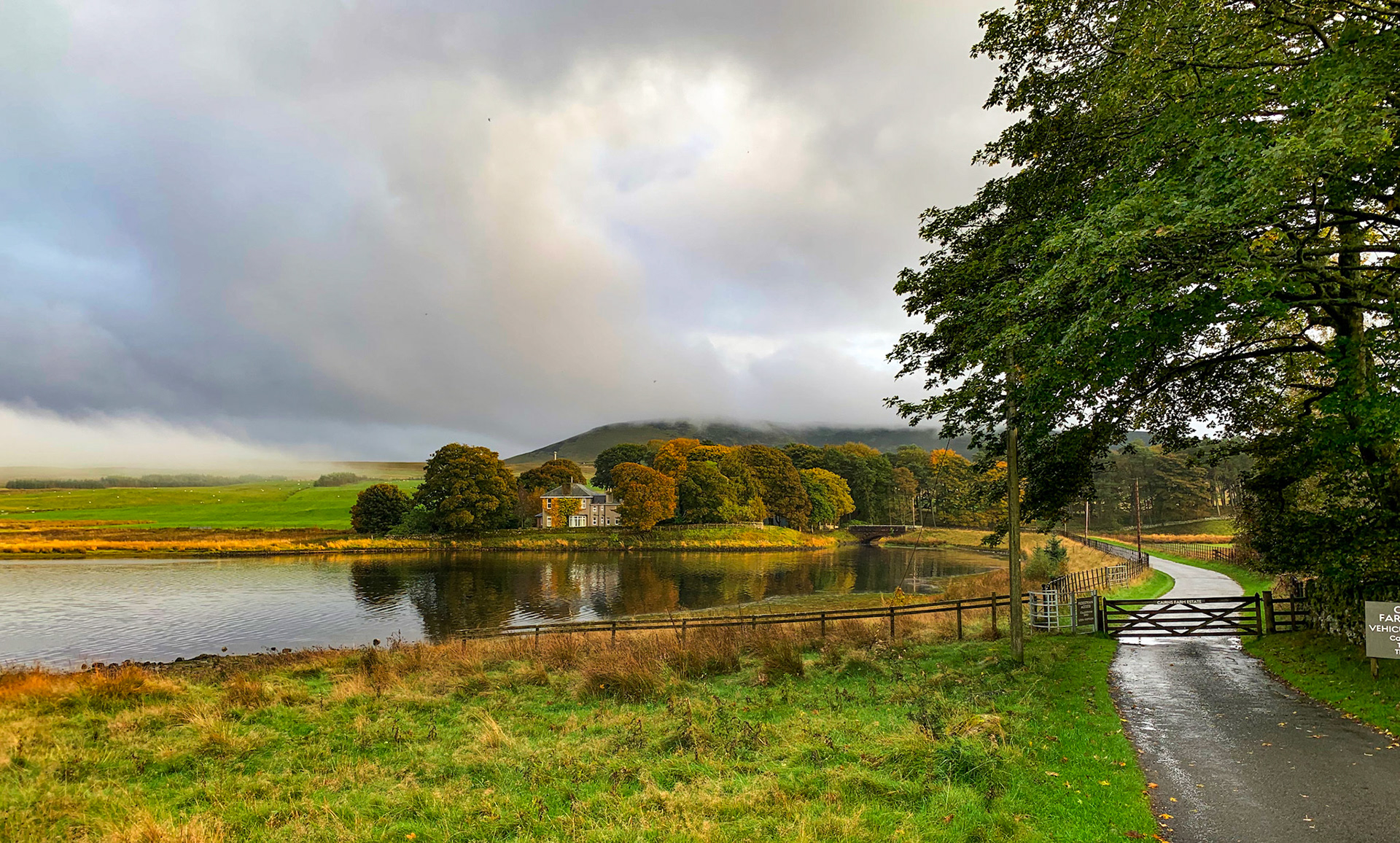 Harperrig Reservoir 17 Oct 2021 Please see my other photos at JamesPDeans.co.uk