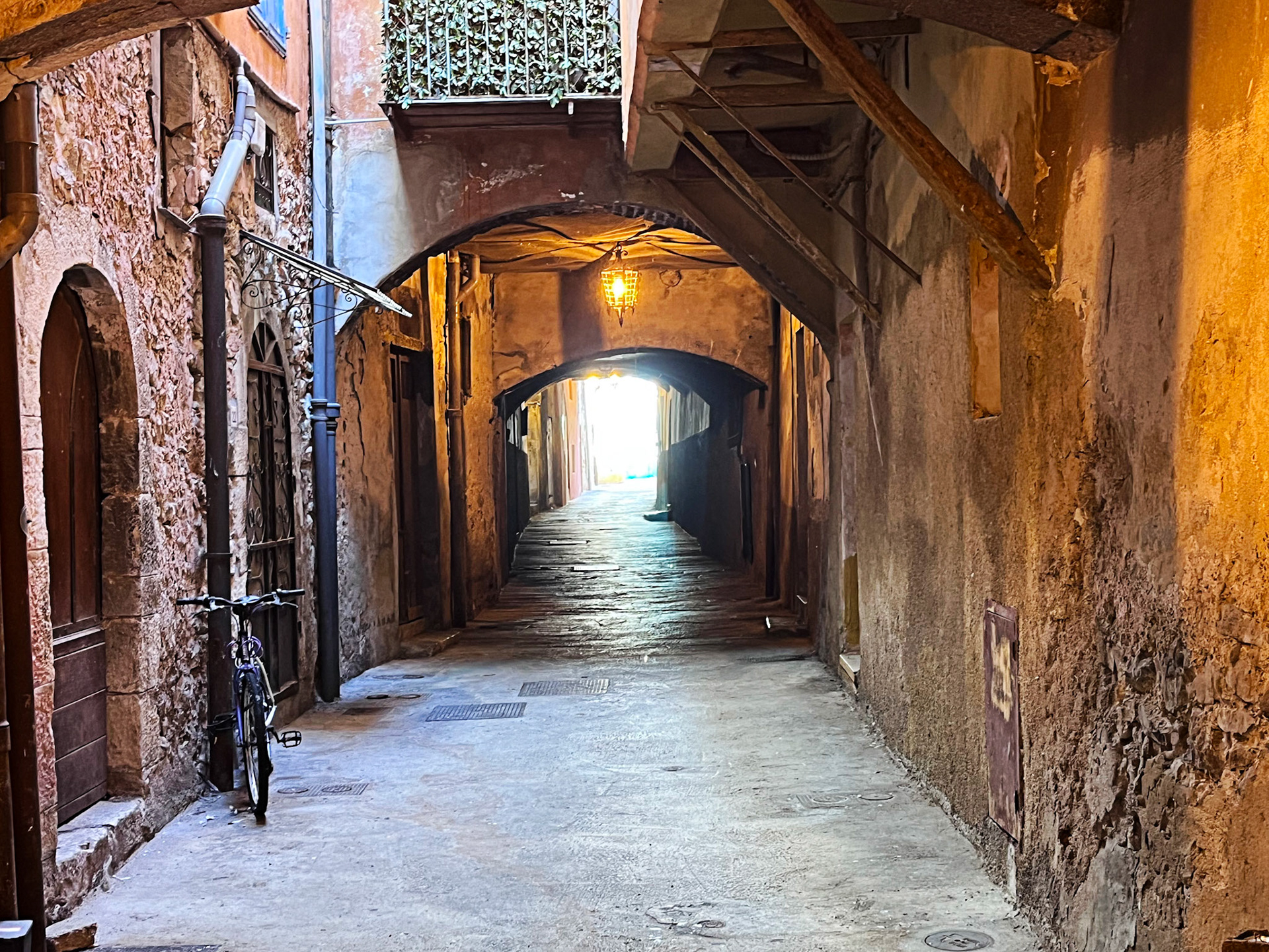 Rue Obscure - Villefranche (Nice) 08 Sep 2025