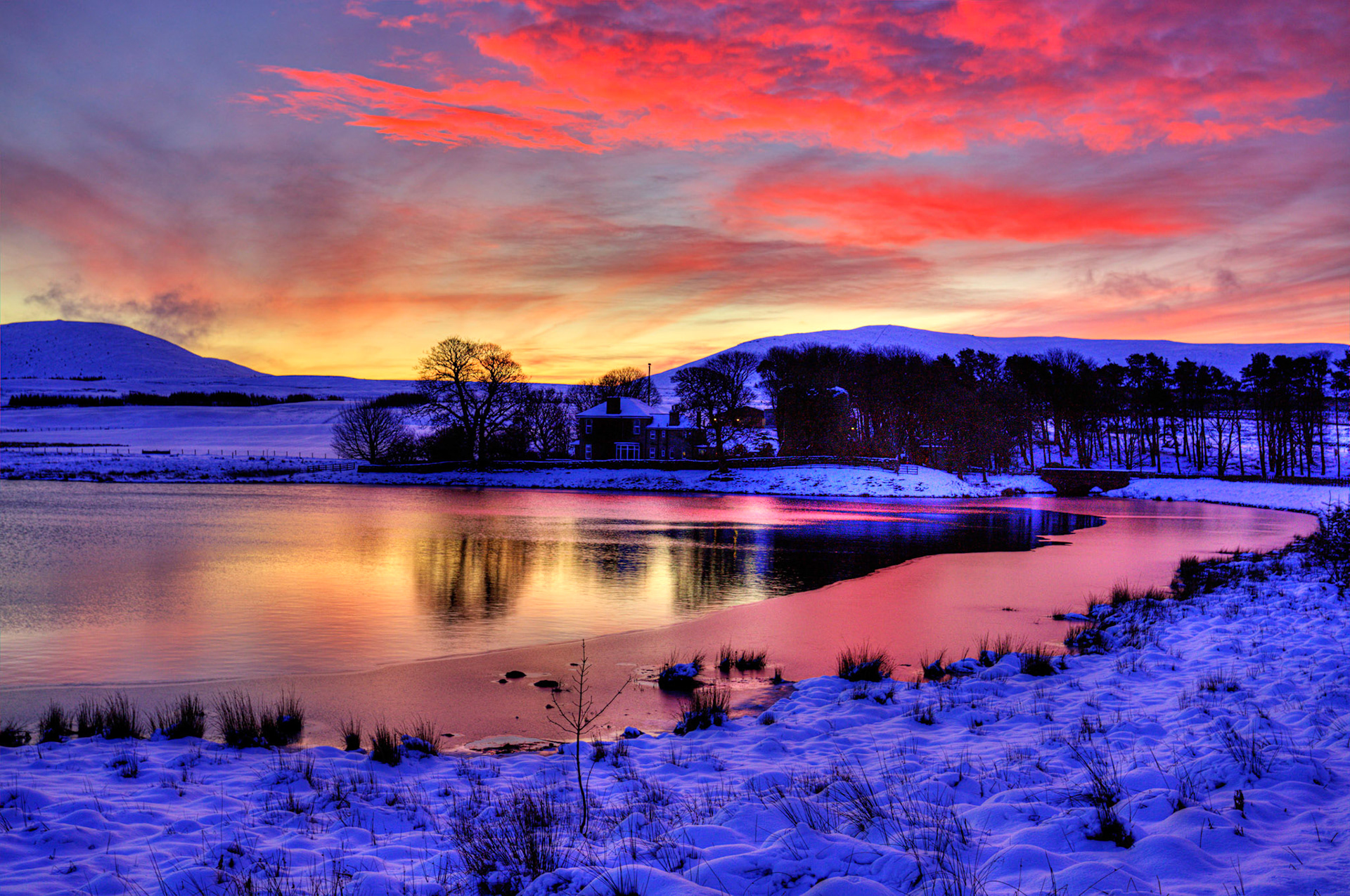 Sunrise at Harperrig ReservoirPlease see my other photos at JamesPDeans.co.uk