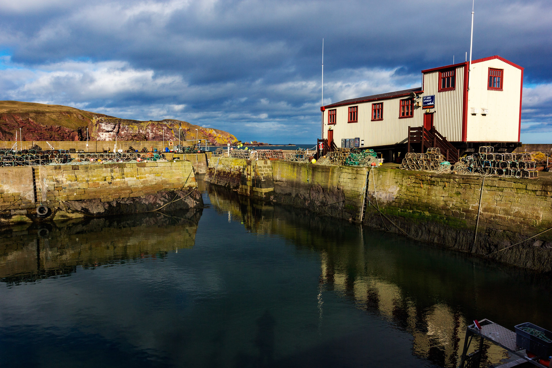 St Abbs lifeboat house. Since Saturday, 17 September 2016, it has housed the “Thomas Tunnock” - an independent lifeboat, ie NOT RNLI run. The current man at the helm of Tunnock's donated a major amount, so the ship was named after his late brother and grand father, who founded Tunnock's. Many Scots (all Scots) are simply delighted that Tunnock's produce what they do, and wish them on-going success. My favourites are Teacakes, Caramel Wafers and their Cherry Cake.