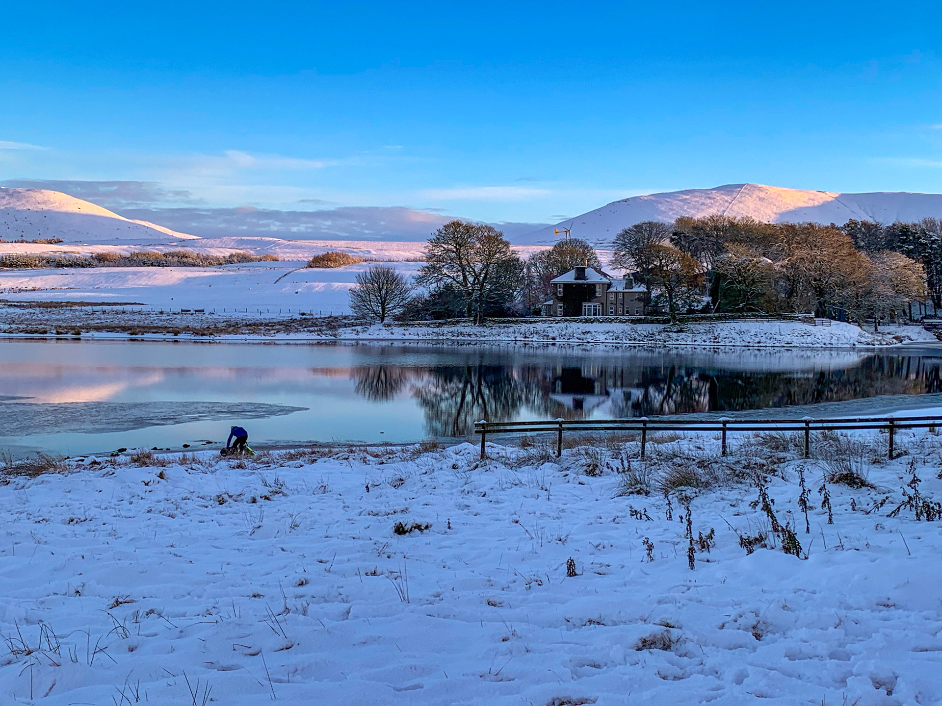 Swim at Harperrig 11 Dec 2022
