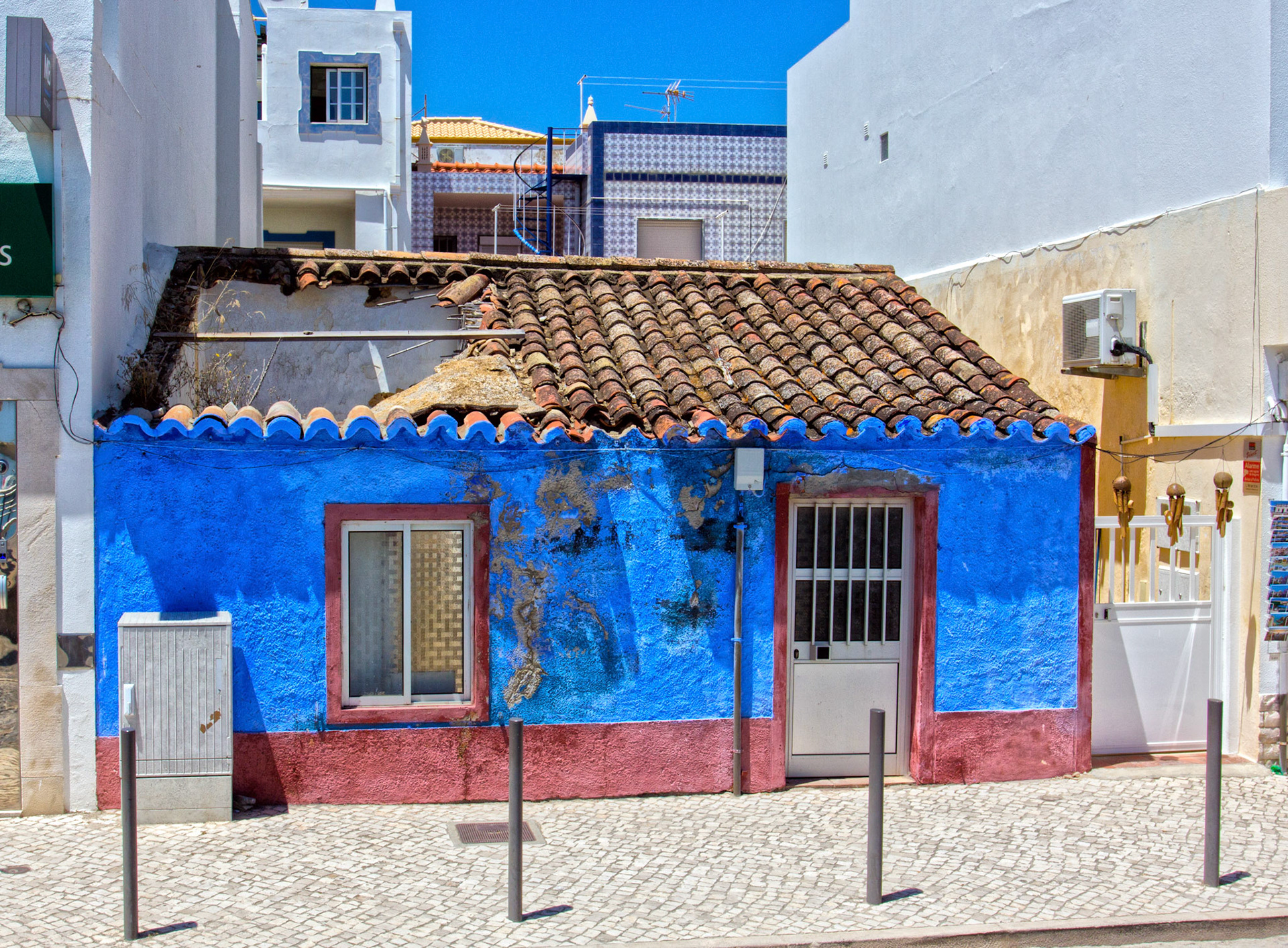 CabanasPlease see my Photographs of Portugal at: http://www.jamespdeans.co.uk/p116503744