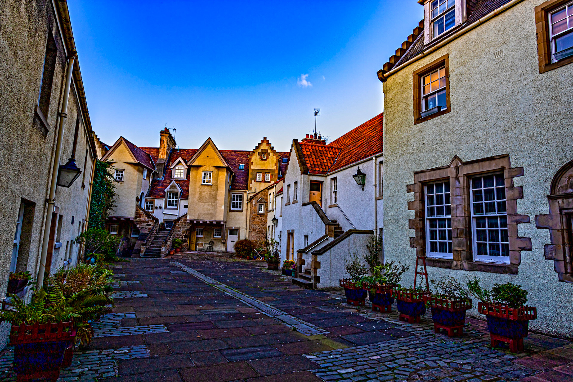 High Street, Edinburgh 27 Nov 2021 Please see my other photos at JamesPDeans.co.uk