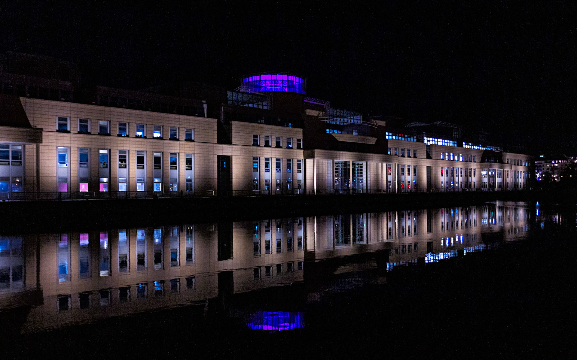 Scottish Government- Victoria Quay- Edinburgh Please see my other Photographs at: www.jamespdeans.co.uk