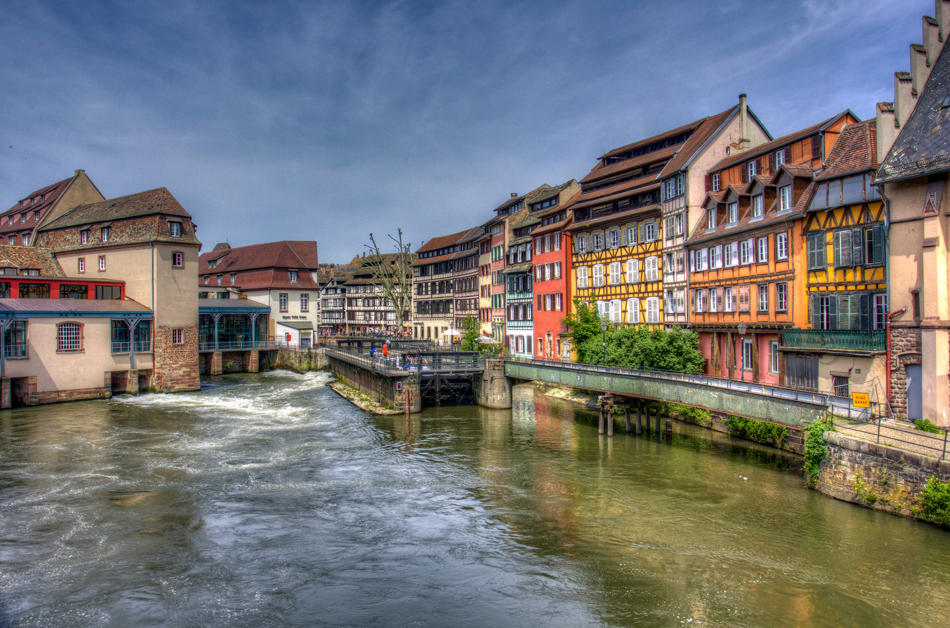 I hadn't been to Strasbourg before, but I must go back. Today I had a quick 30 minutes run around between trains. Too hot really, but I wanted to see it.