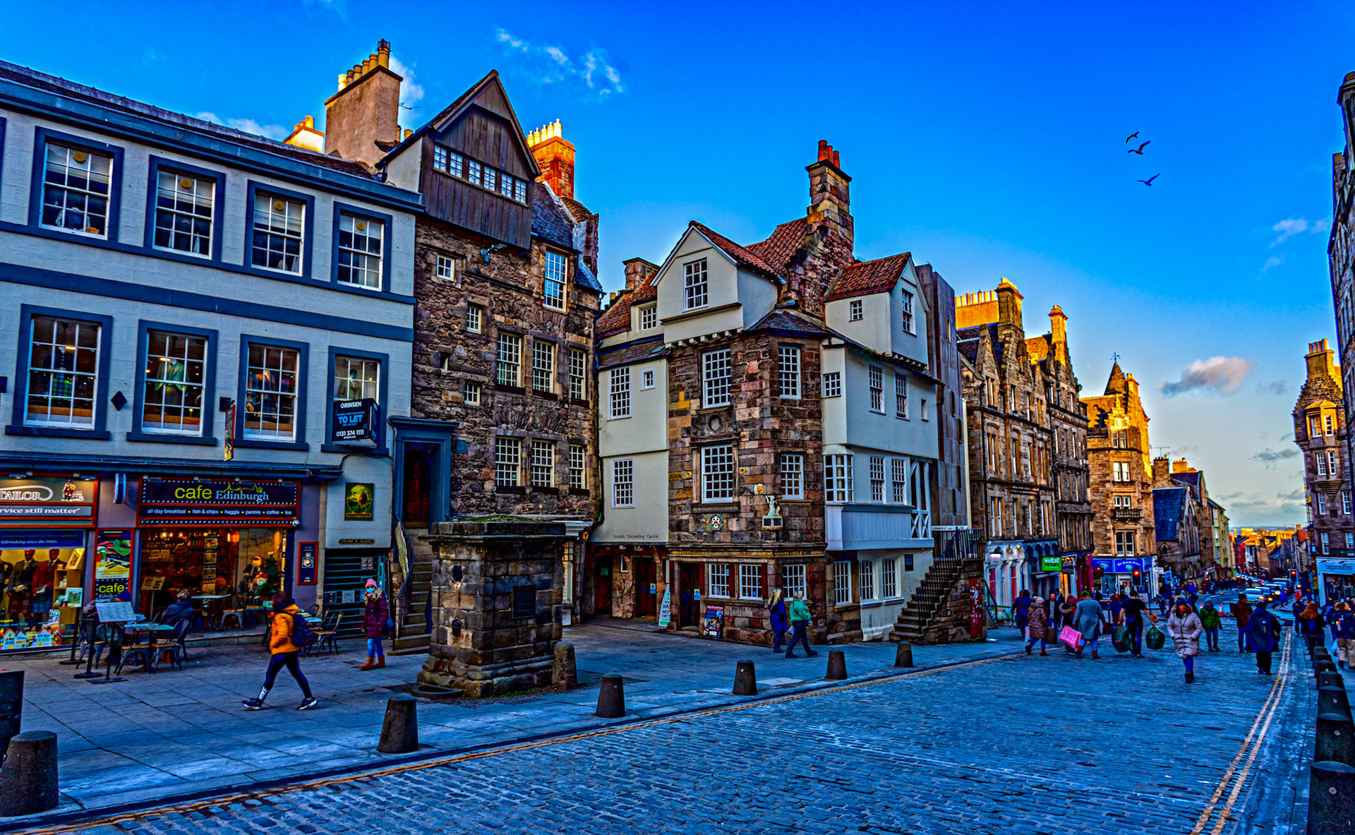 High Street, Edinburgh 27 Nov 2021 Please see my other photos at JamesPDeans.co.uk
