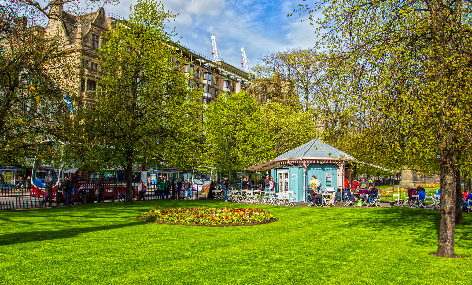 EdinburghPlease see my other Photographs at: http://www.jamespdeans.co.uk/