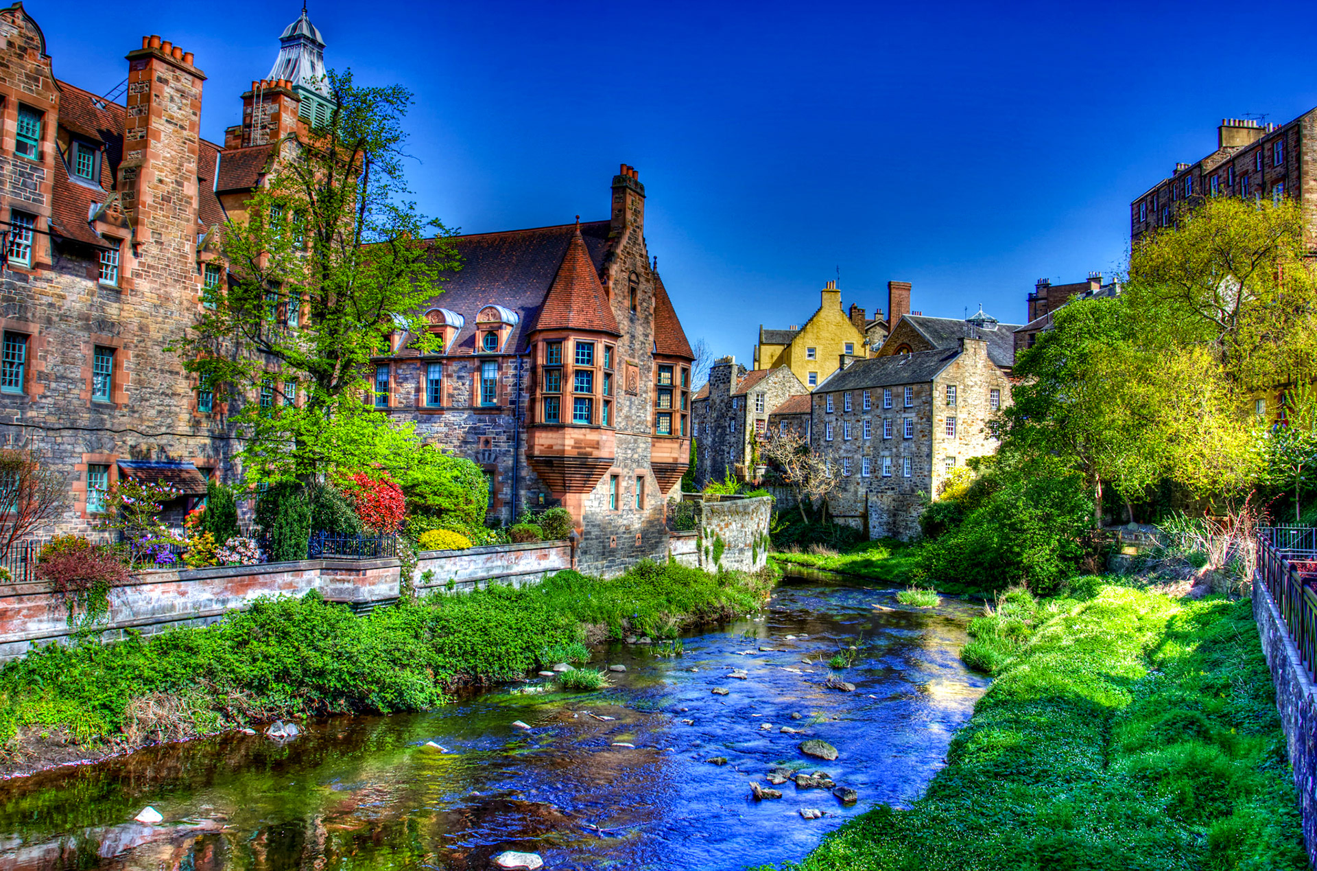 Water of Leith Walkway, Dean Village, Edinburgh Please see my other Photographs at: www.jamespdeans.co.uk