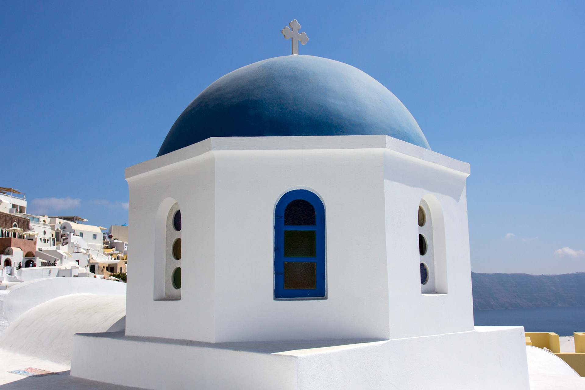 Oia is a well Photographed town, so it's unlikely I'm going to add anything fresh to the pot of available Photographs. Whilst the towns of Oia &amp; Thira are picturesque, they are very busy and the surrounding countryside is not beautiful. Oia is the only place in the World, where someone tried to steal my wallet.