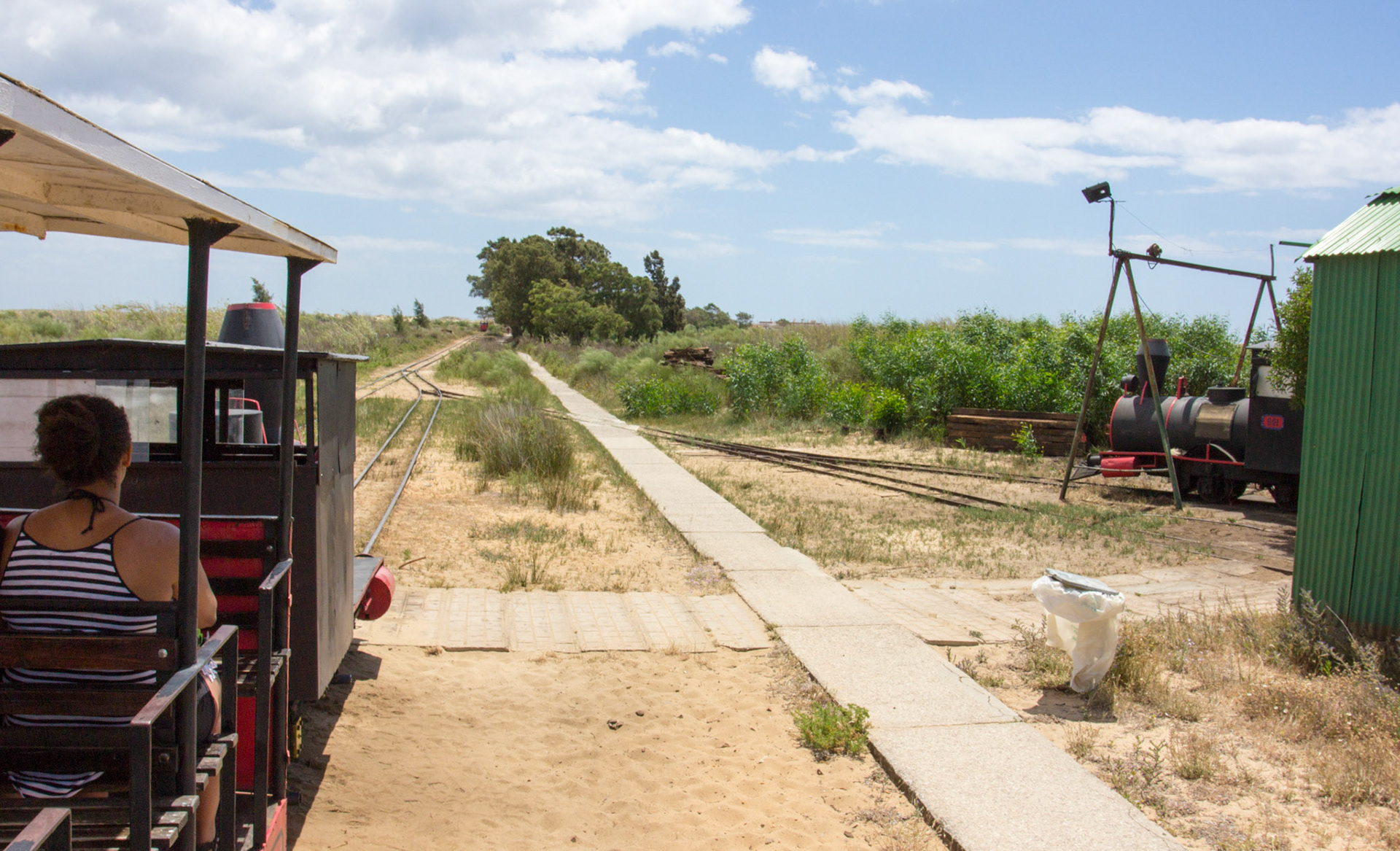 West of Santa Luzia is a narrow gauge railway across Tavira Island to Praia do Barril. The railway was for the use of the fishermen who lived on the island for several months each year, to help them move their catch (tuna) and equipment. After the fishery closed in 1966 the fishermen's houses and railway were converted for the use of tourists.