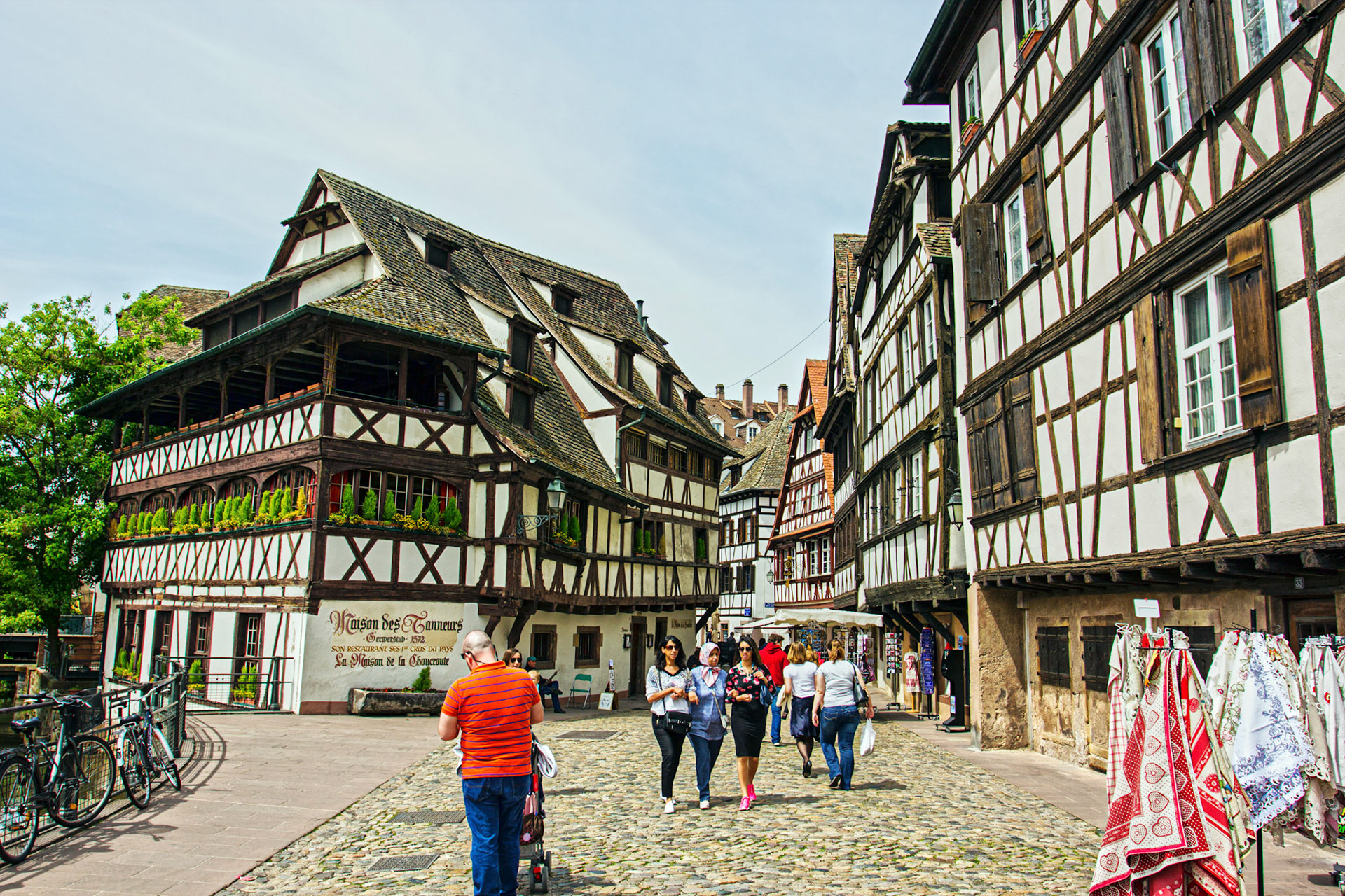 I hadn't been to Strasbourg before, but I must go back. Today I had a quick 30 minutes run around between trains. Too hot really, but I wanted to see it.