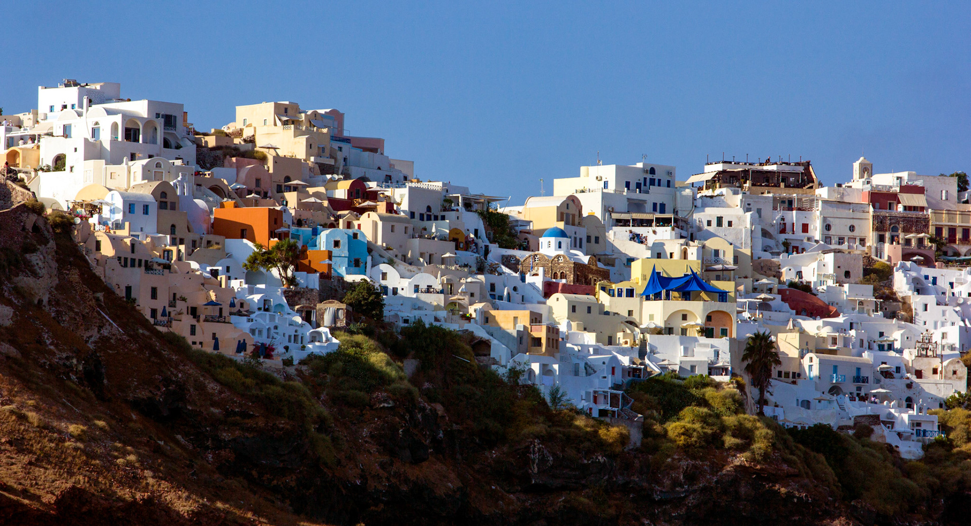 Oia is a well Photographed town, so it's unlikely I'm going to add anything fresh to the pot of available Photographs. Whilst the towns of Oia &amp; Thira are picturesque, they are very busy and the surrounding countryside is not beautiful. Oia is the only place in the World, where someone tried to steal my wallet.