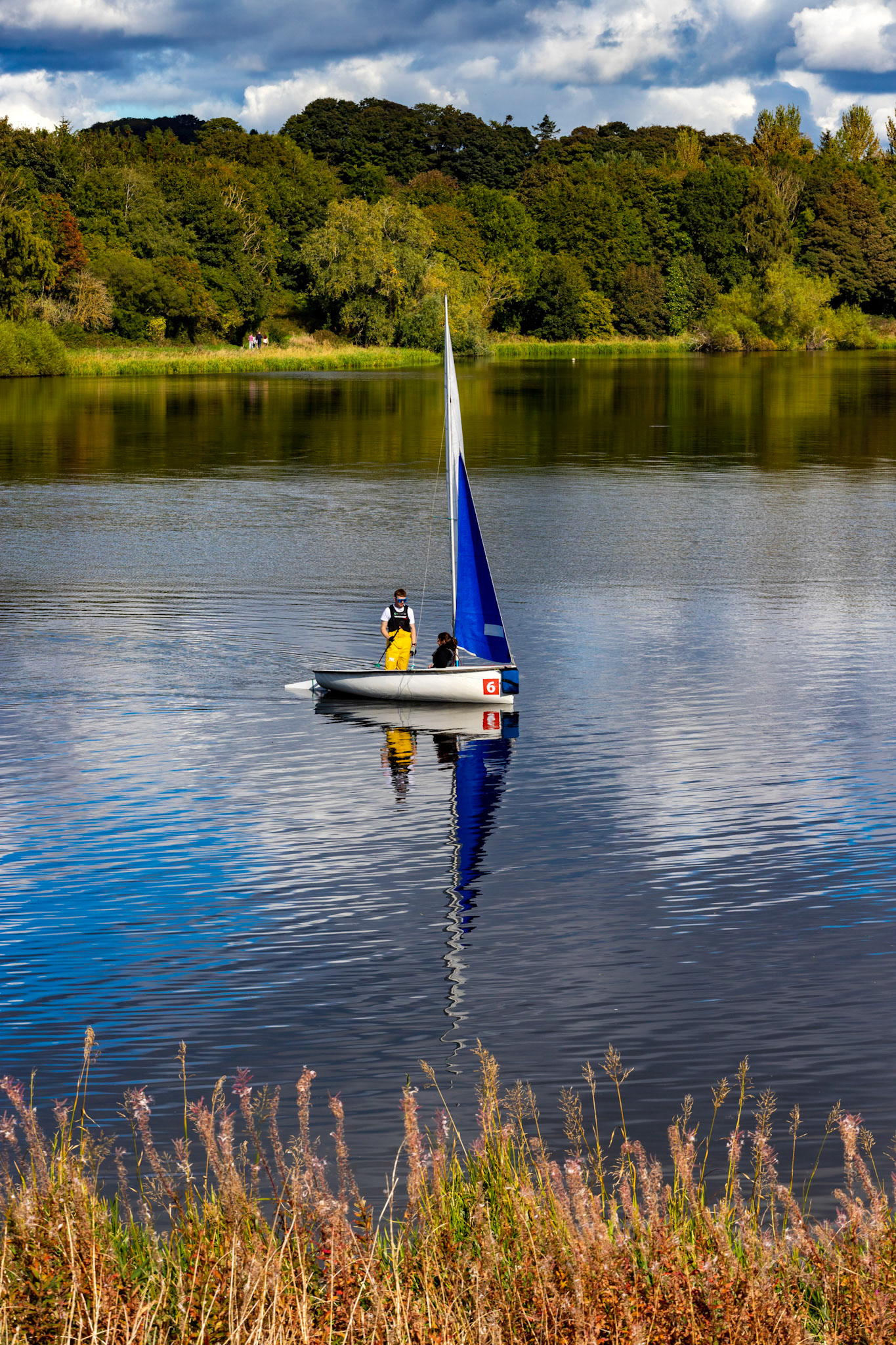 Sailing on Linlithgow Loch, with Reflections - 24 September 2022