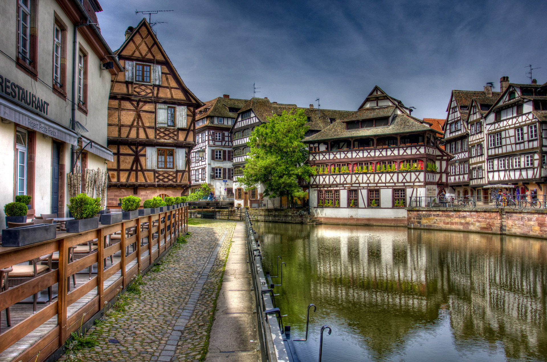 I hadn't been to Strasbourg before, but I must go back. Today I had a quick 30 minutes run around between trains. Too hot really, but I wanted to see it.
