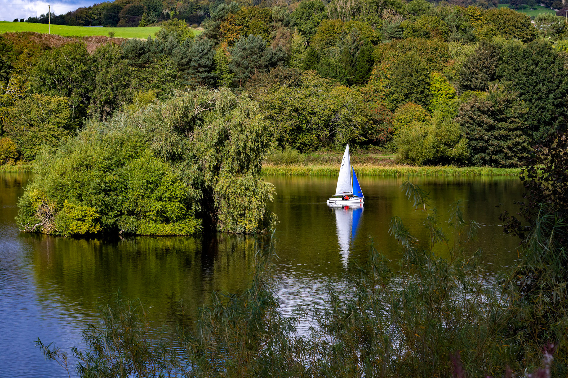 Sailing on Linlithgow Loch, with Reflections - 24 September 2022
