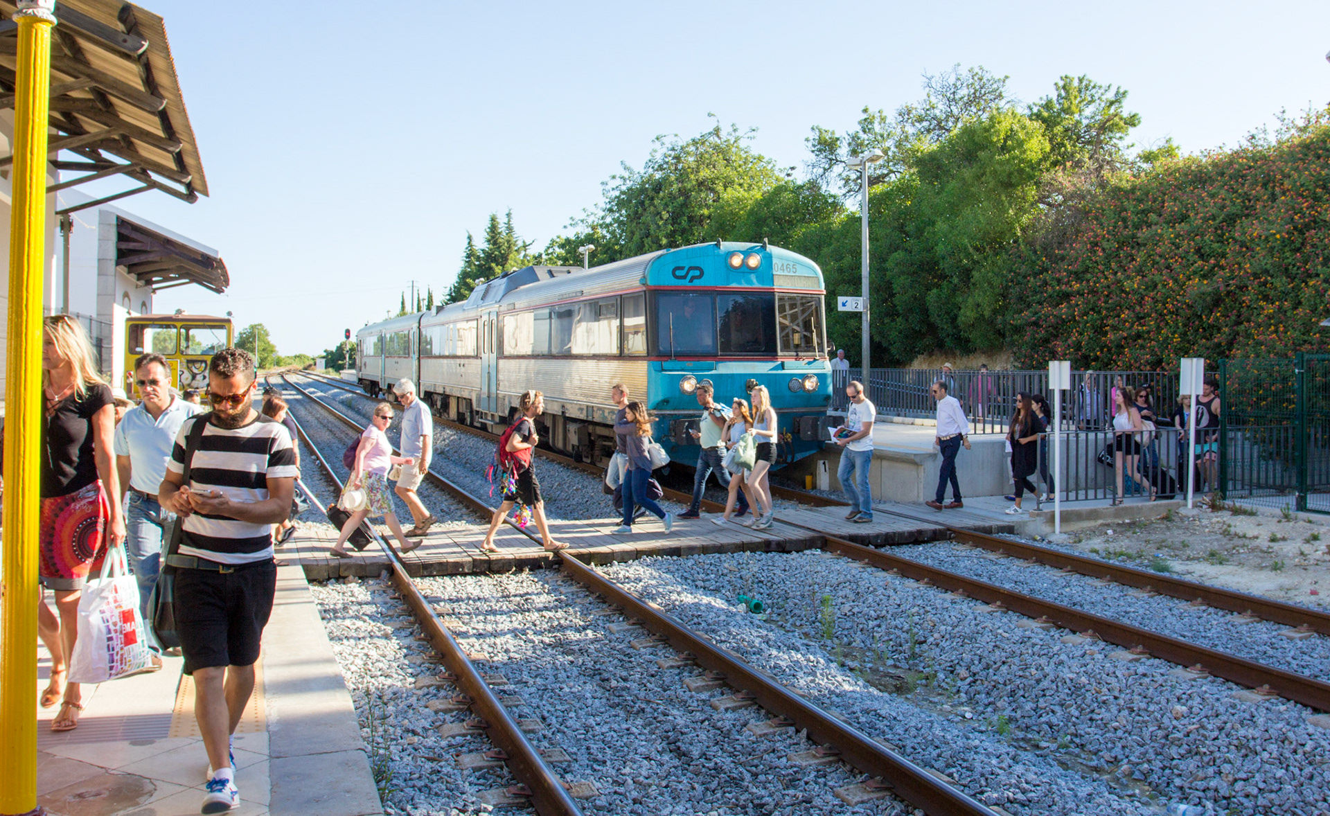 What would never the allowed in the UK due to Health &amp; Safety is practiced in Portugal with no problems.Please see my Photographs of Portugal at: http://www.jamespdeans.co.uk/p116503744