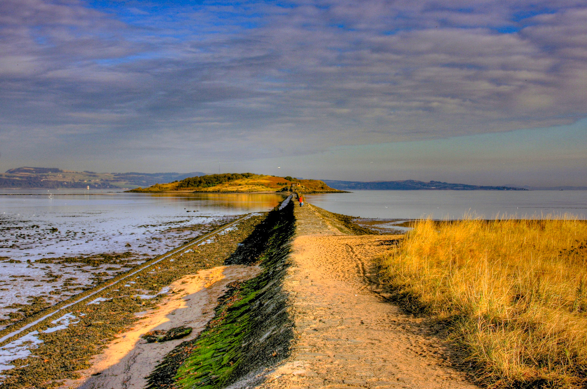 WW1 antisubmarine boom that extended from Cramond to Cramond Island to stop German submarines coming into a safe anchorage between here and the Forth Bridge. It also helped protect Rosyth. An antisubmarine net also extended from Cramond Island to Inchmickery, for the same purpose. Both islands were armed. In WW2 the boom was utilised again, this time with nets extending all the way from Cramond Island to Inchcolm and thence on to Fife. This closed the entire estuary to submarines and fast attack craft. Rosyth was too valuable a target.