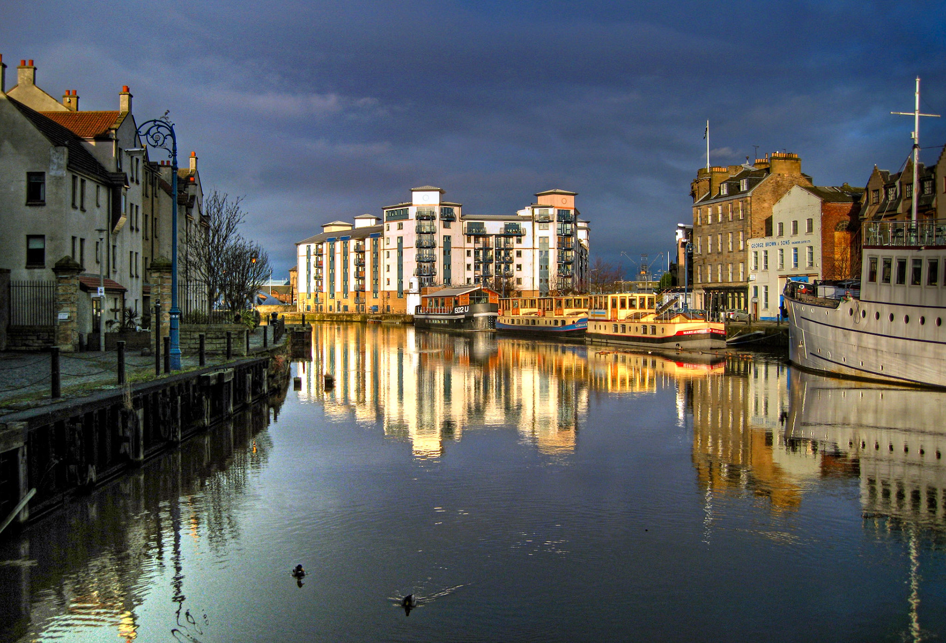 EdinburghPlease see my other Photographs at: http://www.jamespdeans.co.uk/