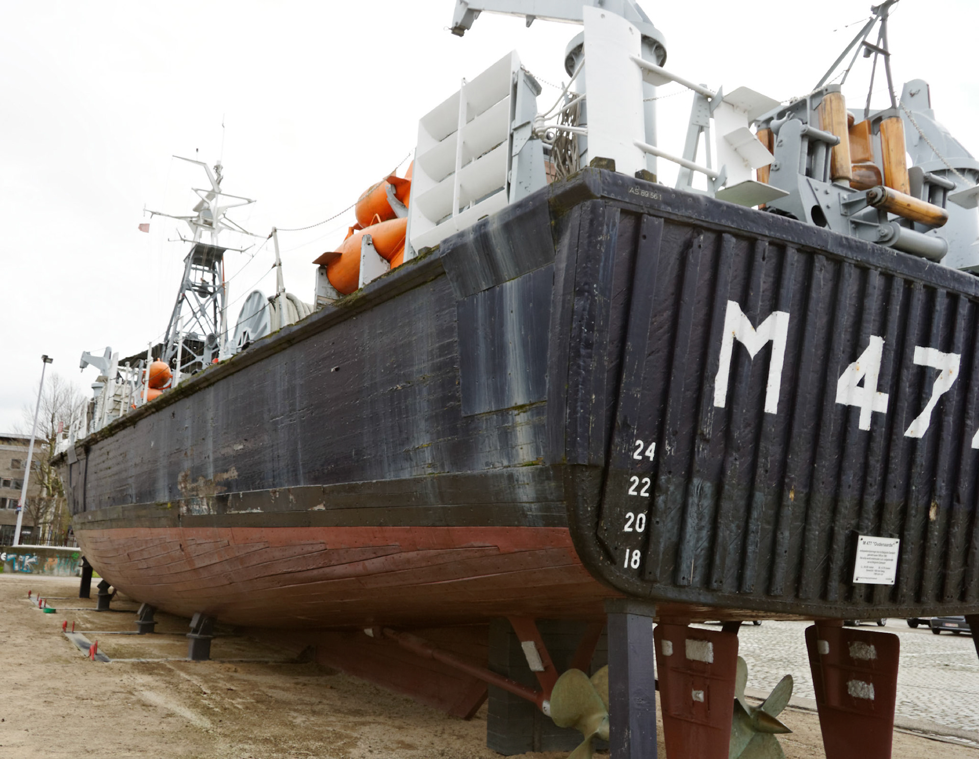 M477 OudenaardeShallow water mine sweeper used by the Belgian Navy between 1959 and 1989. The ship is maintained i.s.m. Former officers of the Belgian Navy. Length 34.5 m. Breadth 6.7 m. 160 Tonnes empty. 190 Tonnes Gross.Please see my other Photographs at: www.jamespdeans.co.uk